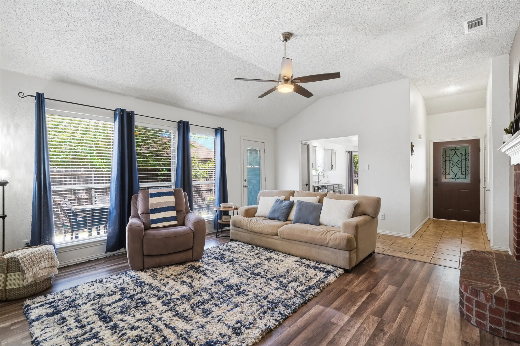 Single Family Residence For Sale in Denton County , 1152 Lake Bluff Drive, Little Elm, Texas 75068, 3 Bedroom, 2 Bathroom, 2 Garage spaces, 1,323 Sqft, built in 1999, mls#21344938, Real Estate Agent in Little Elm, Homes For Sale in Denton county, Homes For Sale in Little Elm, Realtor in Little Elm Texas, Real Estate Brokerage Independent Realty Texas, Luminita Cordes Realtor