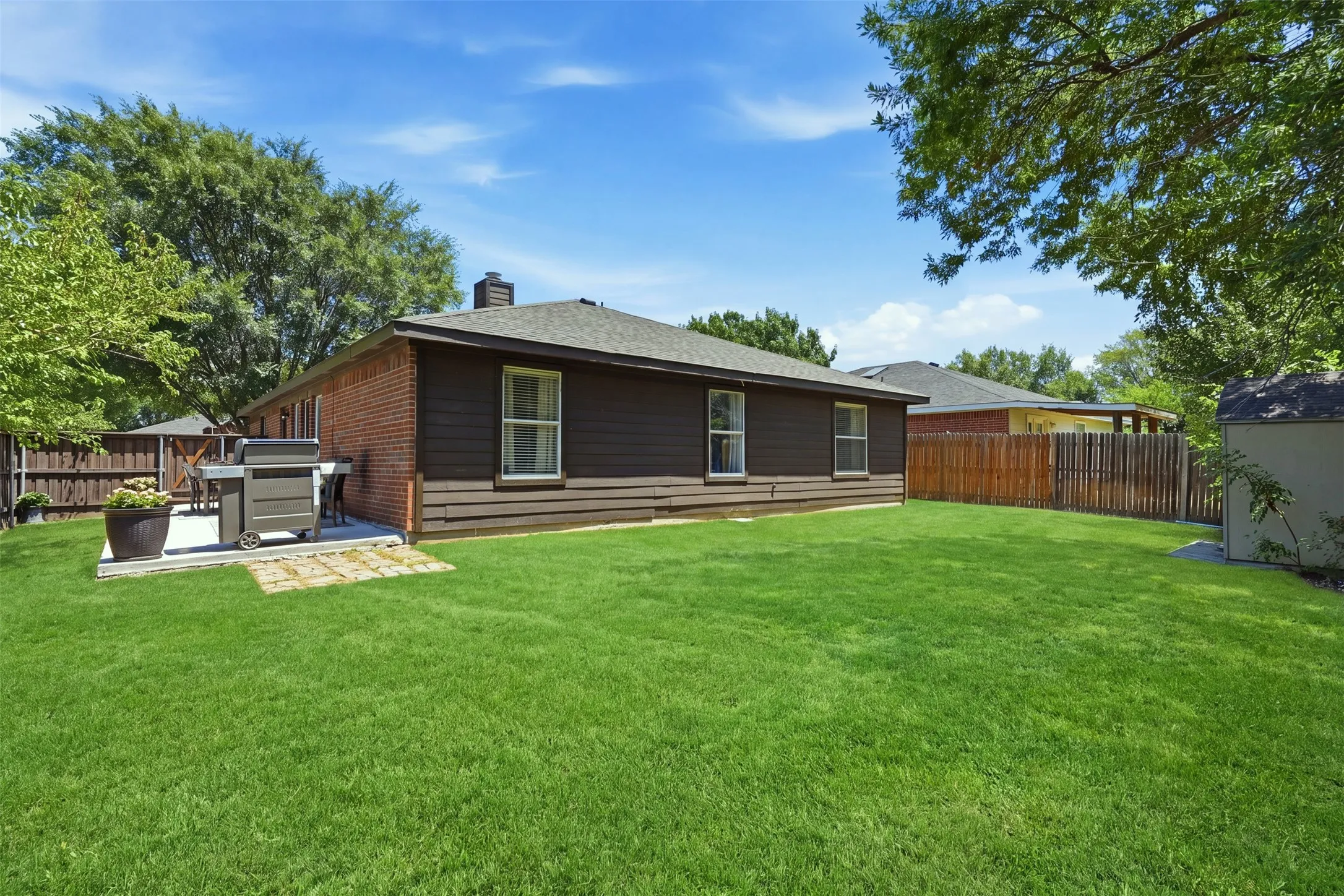 Single Family Residence For Sale in Denton County , 1152 Lake Bluff Drive, Little Elm, Texas 75068, 3 Bedroom, 2 Bathroom, 2 Garage spaces, 1,323 Sqft, built in 1999, mls#21344938, Real Estate Agent in Little Elm, Homes For Sale in Denton county, Homes For Sale in Little Elm, Realtor in Little Elm Texas, Real Estate Brokerage Independent Realty Texas, Luminita Cordes Realtor