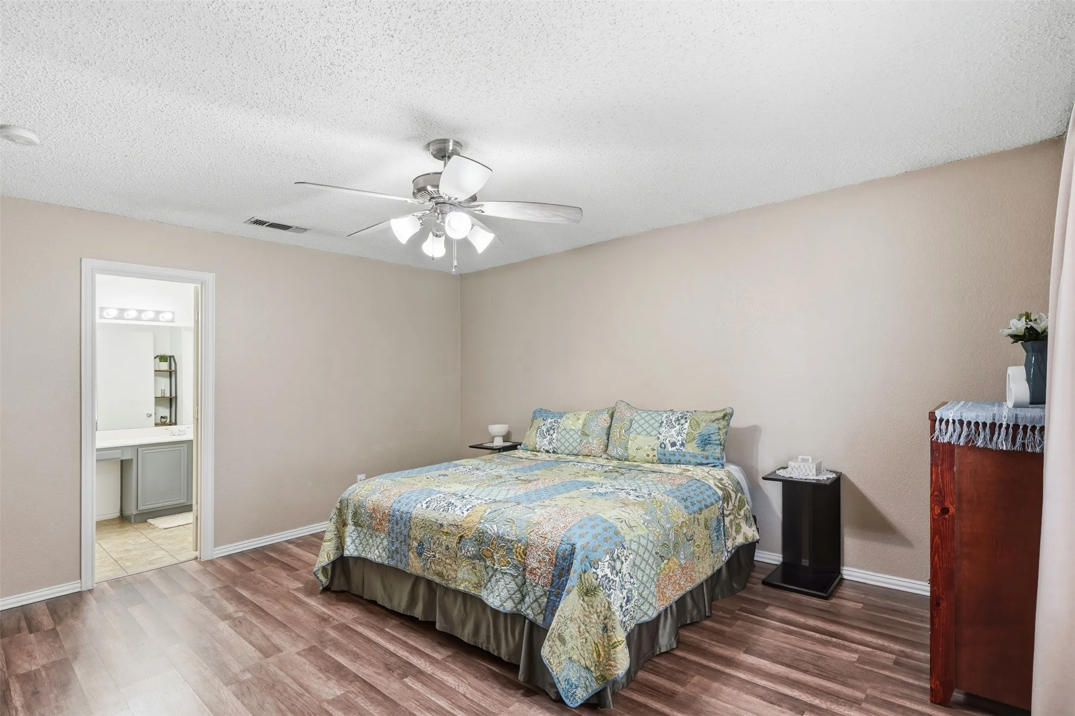 Single Family Residence For Sale in Denton County , 1152 Lake Bluff Drive, Little Elm, Texas 75068, 3 Bedroom, 2 Bathroom, 2 Garage spaces, 1,323 Sqft, built in 1999, mls#21344938, Real Estate Agent in Little Elm, Homes For Sale in Denton county, Homes For Sale in Little Elm, Realtor in Little Elm Texas, Real Estate Brokerage Independent Realty Texas, Luminita Cordes Realtor