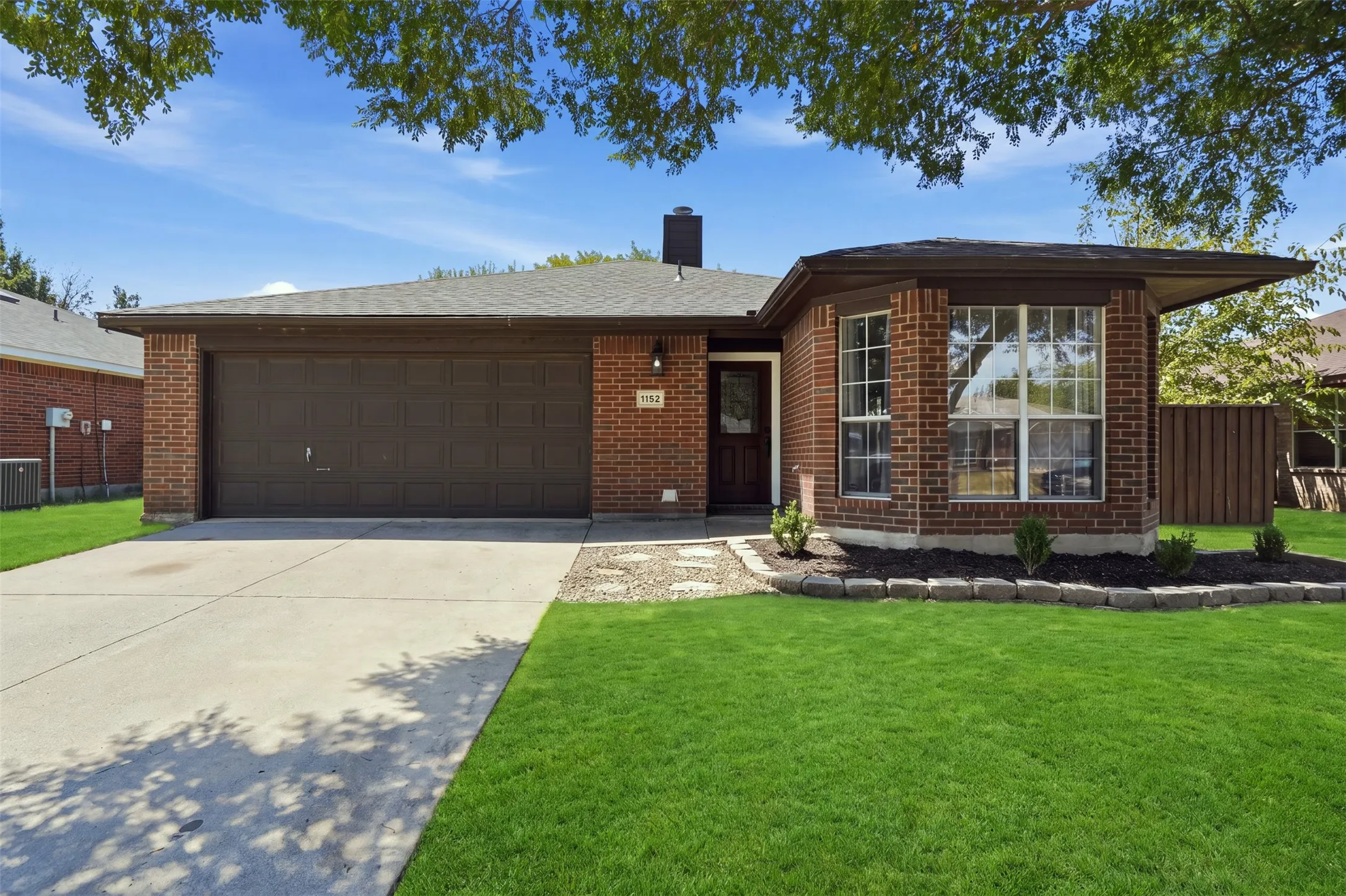 Single Family Residence For Sale in Denton County , 1152 Lake Bluff Drive, Little Elm, Texas 75068, 3 Bedroom, 2 Bathroom, 2 Garage spaces, 1,323 Sqft, built in 1999, mls#21344938, Real Estate Agent in Little Elm, Homes For Sale in Denton county, Homes For Sale in Little Elm, Realtor in Little Elm Texas, Real Estate Brokerage Independent Realty Texas, Luminita Cordes Realtor