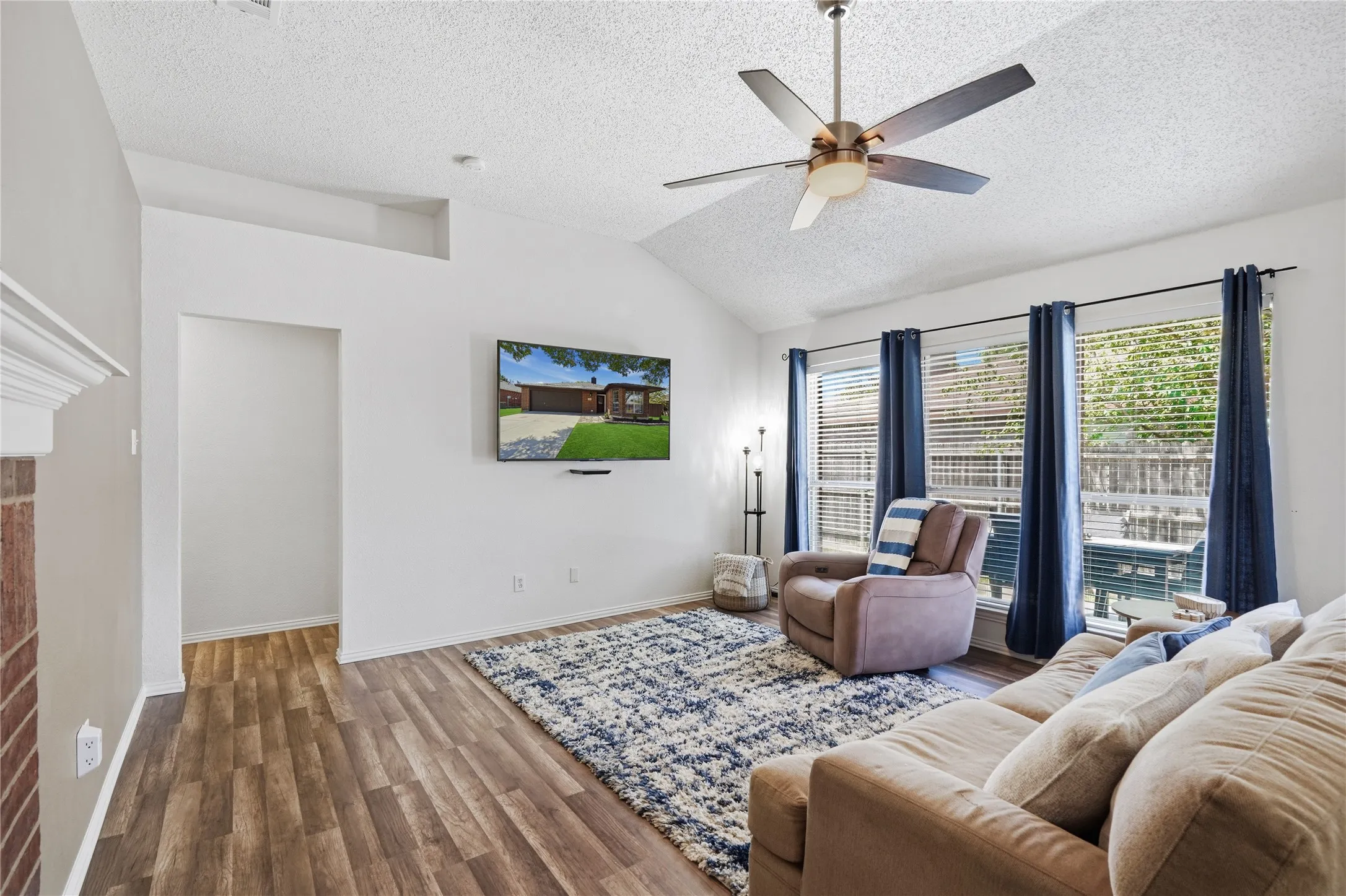 Single Family Residence For Sale in Denton County , 1152 Lake Bluff Drive, Little Elm, Texas 75068, 3 Bedroom, 2 Bathroom, 2 Garage spaces, 1,323 Sqft, built in 1999, mls#21344938, Real Estate Agent in Little Elm, Homes For Sale in Denton county, Homes For Sale in Little Elm, Realtor in Little Elm Texas, Real Estate Brokerage Independent Realty Texas, Luminita Cordes Realtor