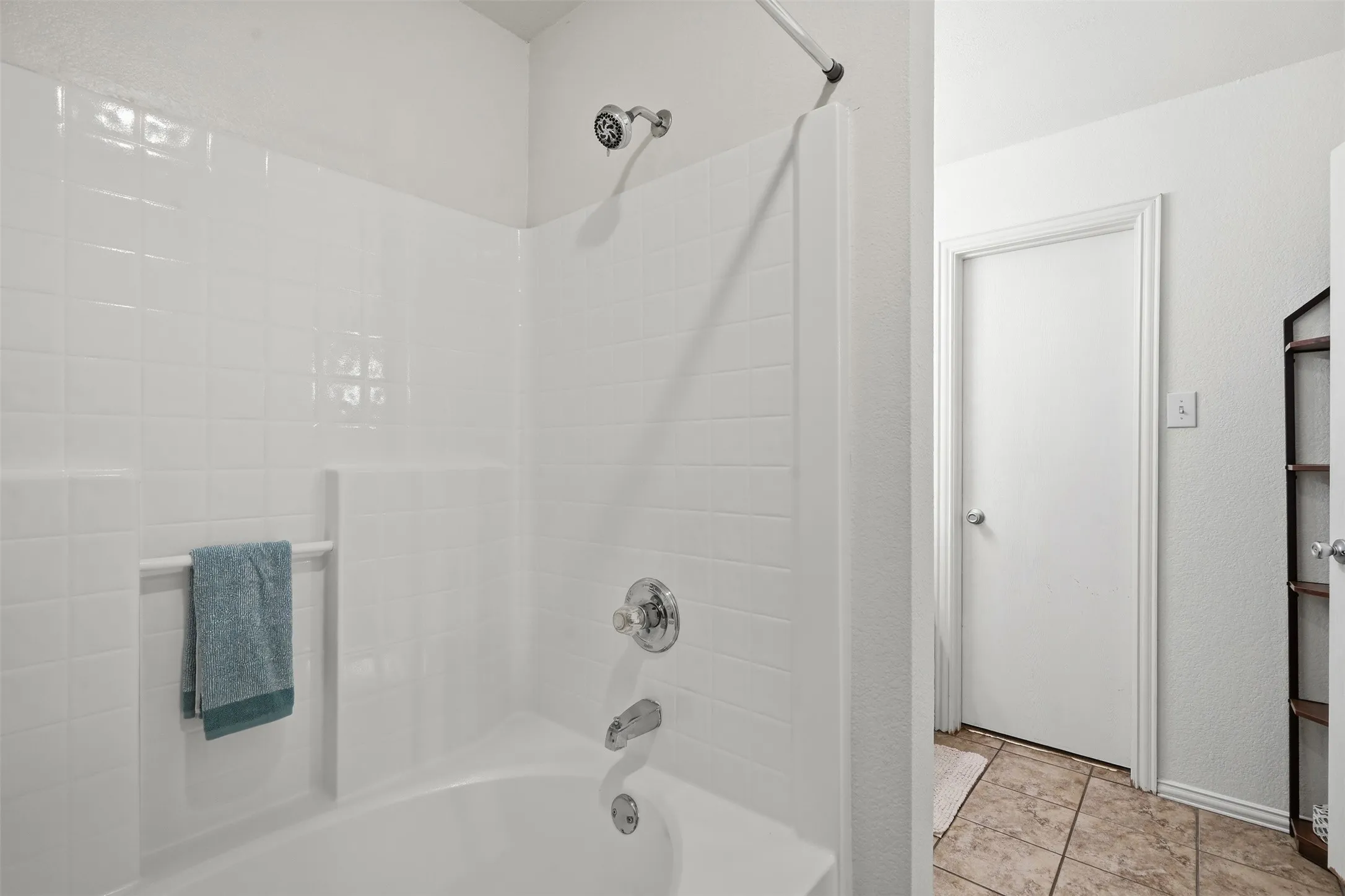 Single Family Residence For Sale in Denton County , 1152 Lake Bluff Drive, Little Elm, Texas 75068, 3 Bedroom, 2 Bathroom, 2 Garage spaces, 1,323 Sqft, built in 1999, mls#21344938, Real Estate Agent in Little Elm, Homes For Sale in Denton county, Homes For Sale in Little Elm, Realtor in Little Elm Texas, Real Estate Brokerage Independent Realty Texas, Luminita Cordes Realtor