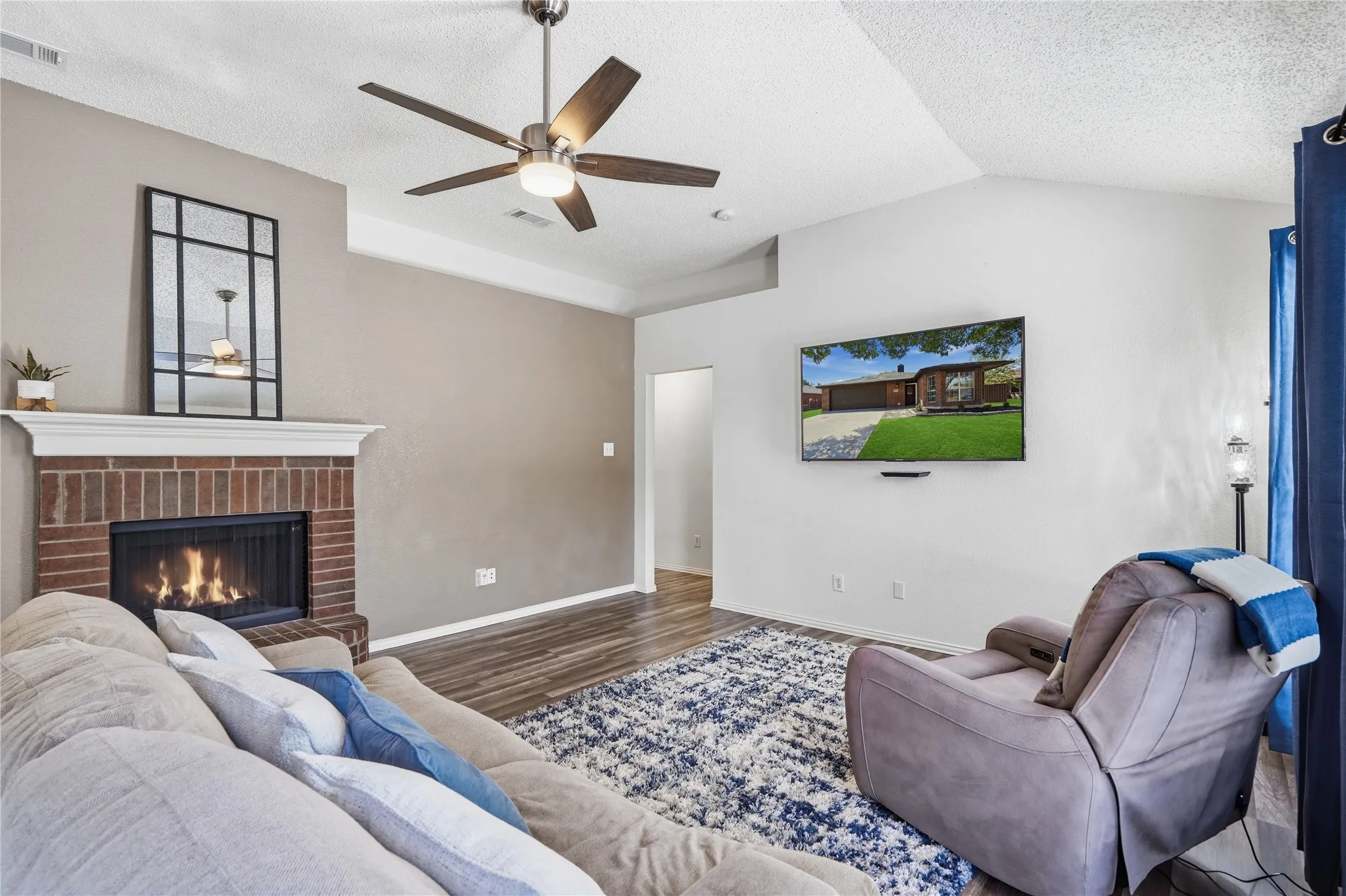 Single Family Residence For Sale in Denton County , 1152 Lake Bluff Drive, Little Elm, Texas 75068, 3 Bedroom, 2 Bathroom, 2 Garage spaces, 1,323 Sqft, built in 1999, mls#21344938, Real Estate Agent in Little Elm, Homes For Sale in Denton county, Homes For Sale in Little Elm, Realtor in Little Elm Texas, Real Estate Brokerage Independent Realty Texas, Luminita Cordes Realtor