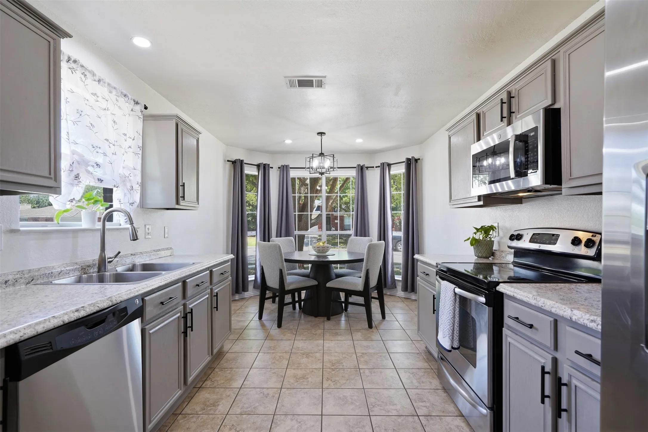 Single Family Residence For Sale in Denton County , 1152 Lake Bluff Drive, Little Elm, Texas 75068, 3 Bedroom, 2 Bathroom, 2 Garage spaces, 1,323 Sqft, built in 1999, mls#21344938, Real Estate Agent in Little Elm, Homes For Sale in Denton county, Homes For Sale in Little Elm, Realtor in Little Elm Texas, Real Estate Brokerage Independent Realty Texas, Luminita Cordes Realtor