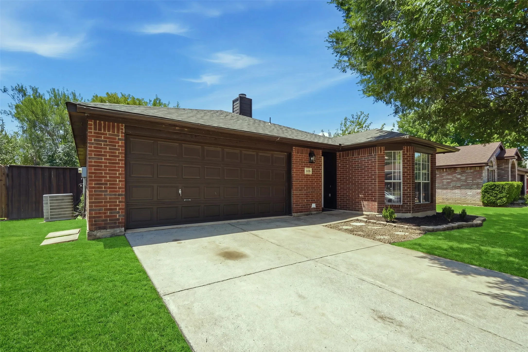 Single Family Residence For Sale in Denton County , 1152 Lake Bluff Drive, Little Elm, Texas 75068, 3 Bedroom, 2 Bathroom, 2 Garage spaces, 1,323 Sqft, built in 1999, mls#21344938, Real Estate Agent in Little Elm, Homes For Sale in Denton county, Homes For Sale in Little Elm, Realtor in Little Elm Texas, Real Estate Brokerage Independent Realty Texas, Luminita Cordes Realtor