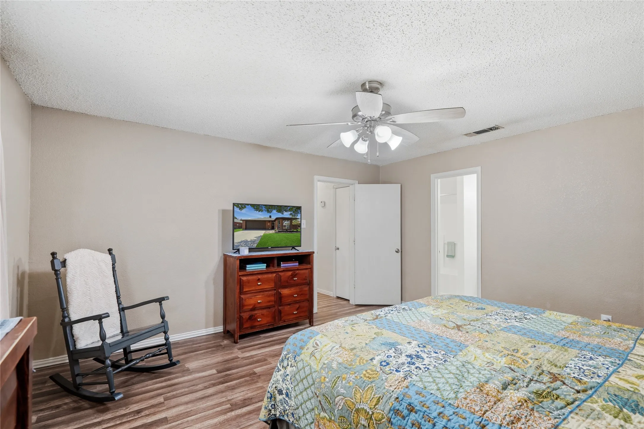 Single Family Residence For Sale in Denton County , 1152 Lake Bluff Drive, Little Elm, Texas 75068, 3 Bedroom, 2 Bathroom, 2 Garage spaces, 1,323 Sqft, built in 1999, mls#21344938, Real Estate Agent in Little Elm, Homes For Sale in Denton county, Homes For Sale in Little Elm, Realtor in Little Elm Texas, Real Estate Brokerage Independent Realty Texas, Luminita Cordes Realtor