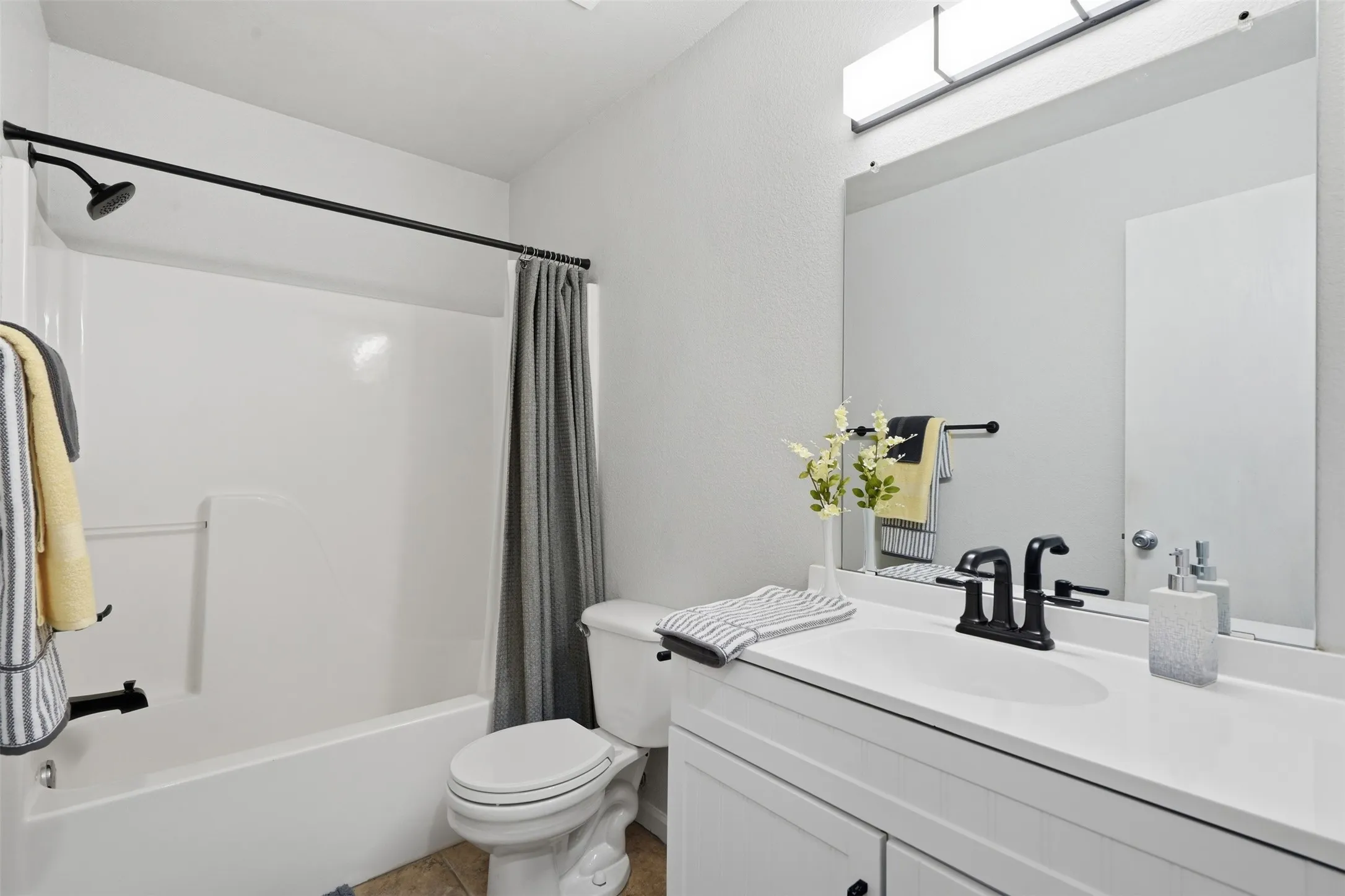Single Family Residence For Sale in Denton County , 1152 Lake Bluff Drive, Little Elm, Texas 75068, 3 Bedroom, 2 Bathroom, 2 Garage spaces, 1,323 Sqft, built in 1999, mls#21344938, Real Estate Agent in Little Elm, Homes For Sale in Denton county, Homes For Sale in Little Elm, Realtor in Little Elm Texas, Real Estate Brokerage Independent Realty Texas, Luminita Cordes Realtor