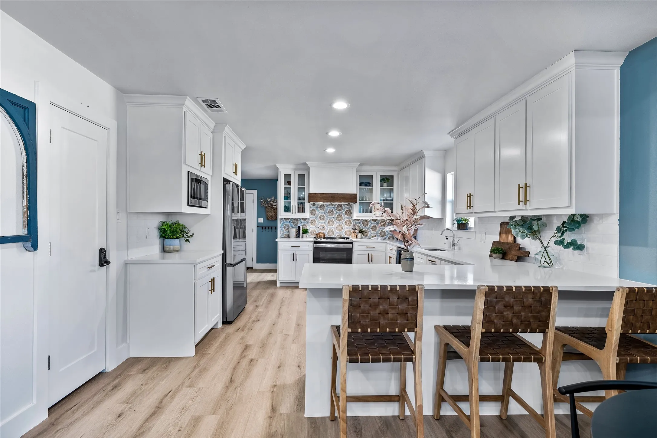 Single Family Residence For Sale in Collin County , 309 W White Avenue, Mc Kinney, Texas 75069, 3 Bedroom, 3 Bathroom, Garage spaces, 1,558 Sqft, built in 1985, mls#21344747, Real Estate Agent in Mc Kinney, Homes For Sale in Collin county, Homes For Sale in Mc Kinney, Realtor in Mc Kinney Texas, Real Estate Brokerage Independent Realty Texas, Luminita Cordes Realtor