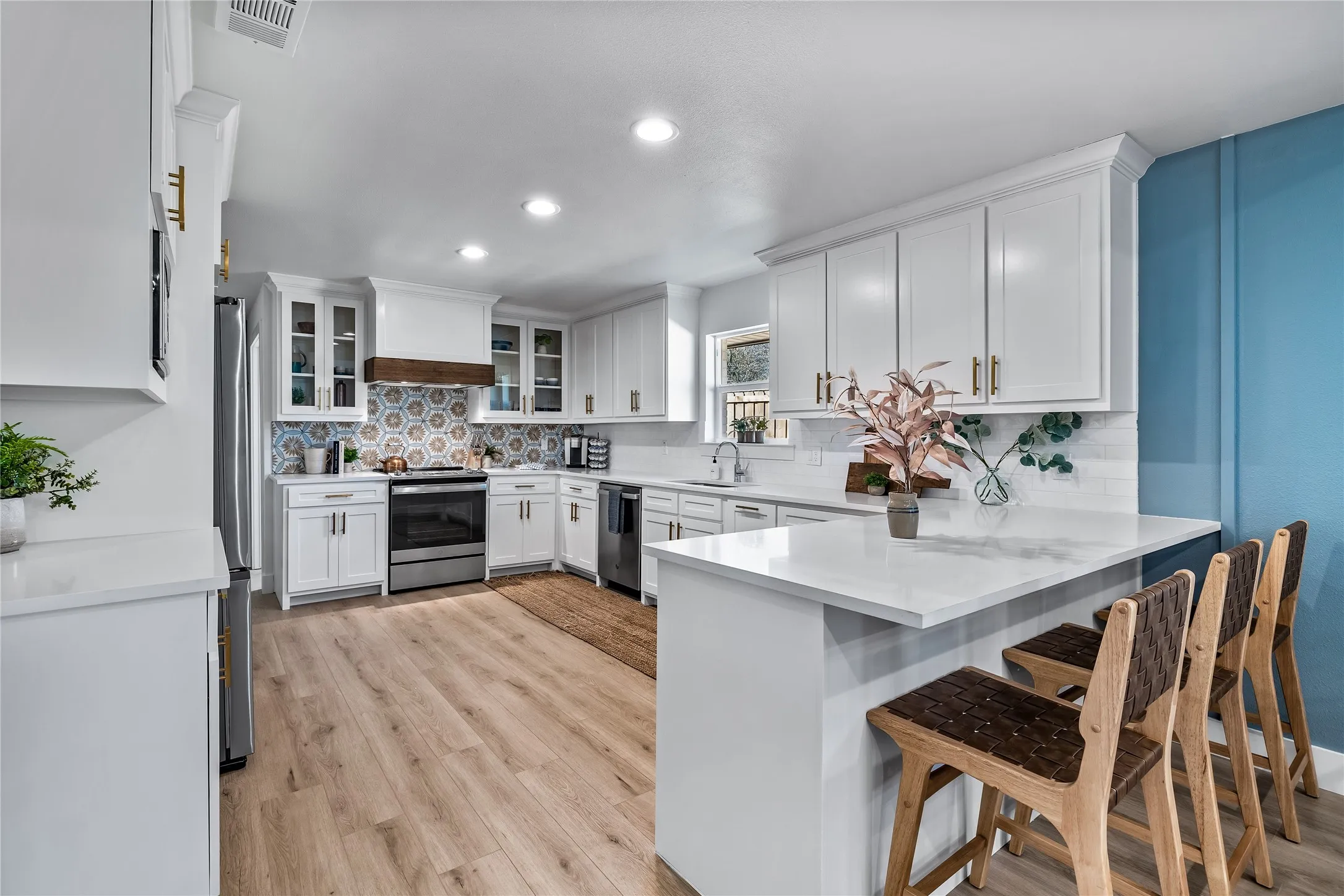 Single Family Residence For Sale in Collin County , 309 W White Avenue, Mc Kinney, Texas 75069, 3 Bedroom, 3 Bathroom, Garage spaces, 1,558 Sqft, built in 1985, mls#21344747, Real Estate Agent in Mc Kinney, Homes For Sale in Collin county, Homes For Sale in Mc Kinney, Realtor in Mc Kinney Texas, Real Estate Brokerage Independent Realty Texas, Luminita Cordes Realtor