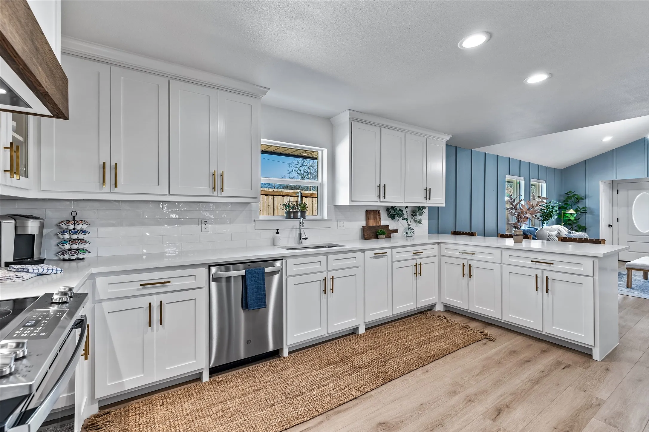 Single Family Residence For Sale in Collin County , 309 W White Avenue, Mc Kinney, Texas 75069, 3 Bedroom, 3 Bathroom, Garage spaces, 1,558 Sqft, built in 1985, mls#21344747, Real Estate Agent in Mc Kinney, Homes For Sale in Collin county, Homes For Sale in Mc Kinney, Realtor in Mc Kinney Texas, Real Estate Brokerage Independent Realty Texas, Luminita Cordes Realtor