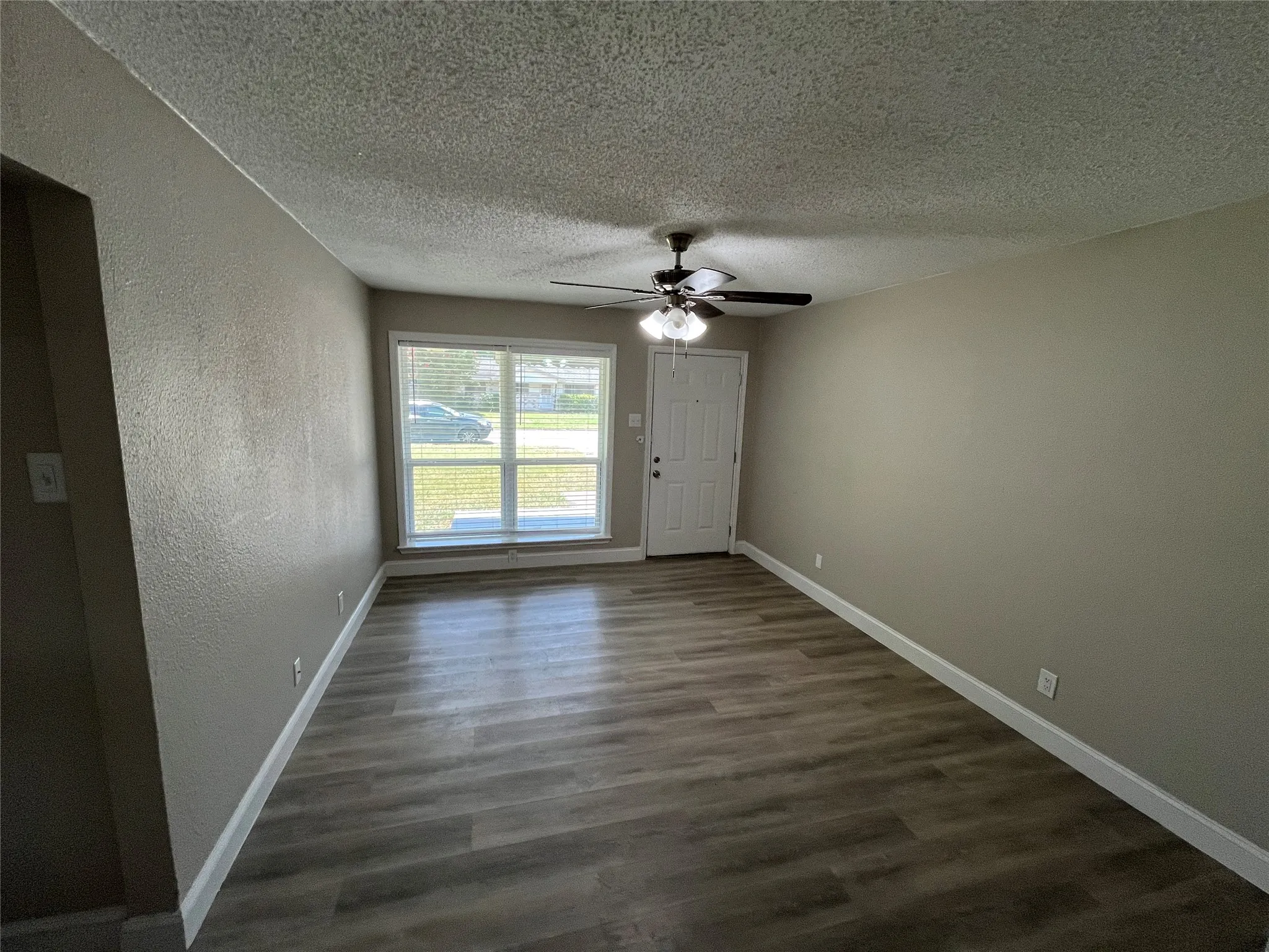 Single Family Residence For Rent in Dallas County , 1982 Oak Hill Circle, Dallas, Texas 75217, 3 Bedroom, 2 Bathroom, 1 Garage spaces, 1,032 Sqft, built in 1961, mls#21303260, Real Estate Agent in Dallas, Homes For Rent in Dallas county, Homes For Rent in Dallas, Realtor in Dallas Texas, Real Estate Brokerage Independent Realty Texas, Luminita Cordes Realtor