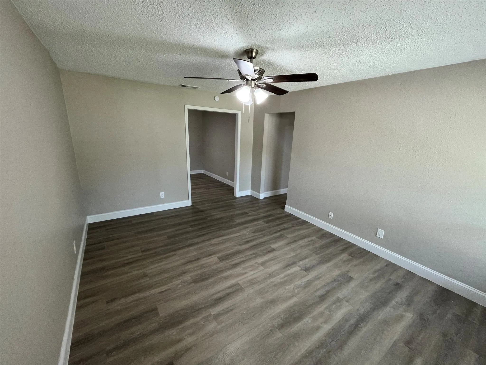 Single Family Residence For Rent in Dallas County , 1982 Oak Hill Circle, Dallas, Texas 75217, 3 Bedroom, 2 Bathroom, 1 Garage spaces, 1,032 Sqft, built in 1961, mls#21303260, Real Estate Agent in Dallas, Homes For Rent in Dallas county, Homes For Rent in Dallas, Realtor in Dallas Texas, Real Estate Brokerage Independent Realty Texas, Luminita Cordes Realtor