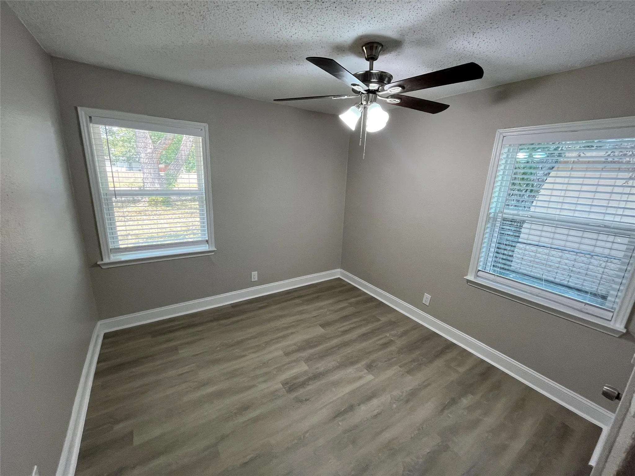 Single Family Residence For Rent in Dallas County , 1982 Oak Hill Circle, Dallas, Texas 75217, 3 Bedroom, 2 Bathroom, 1 Garage spaces, 1,032 Sqft, built in 1961, mls#21303260, Real Estate Agent in Dallas, Homes For Rent in Dallas county, Homes For Rent in Dallas, Realtor in Dallas Texas, Real Estate Brokerage Independent Realty Texas, Luminita Cordes Realtor