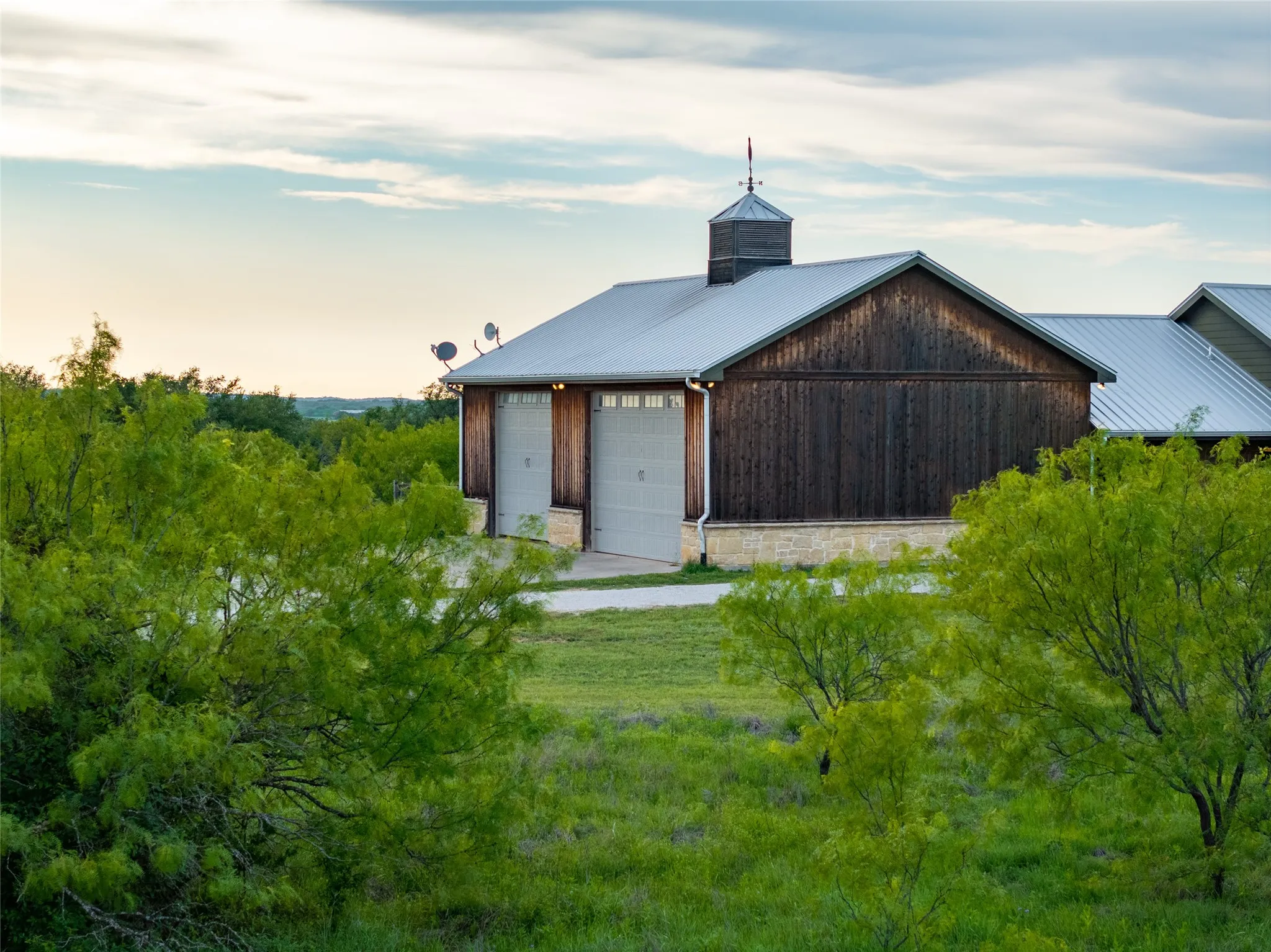 Farm For Sale in Eastland County , 470 County Road 164, Eastland, Texas 76448, 3 Bedroom, 4 Bathroom, 2 Garage spaces, 8,364 Sqft, built in 2010, mls#21344989, Real Estate Agent in Eastland, Homes For Sale in Eastland county, Homes For Sale in Eastland, Realtor in Eastland Texas, Real Estate Brokerage Independent Realty Texas, Luminita Cordes Realtor