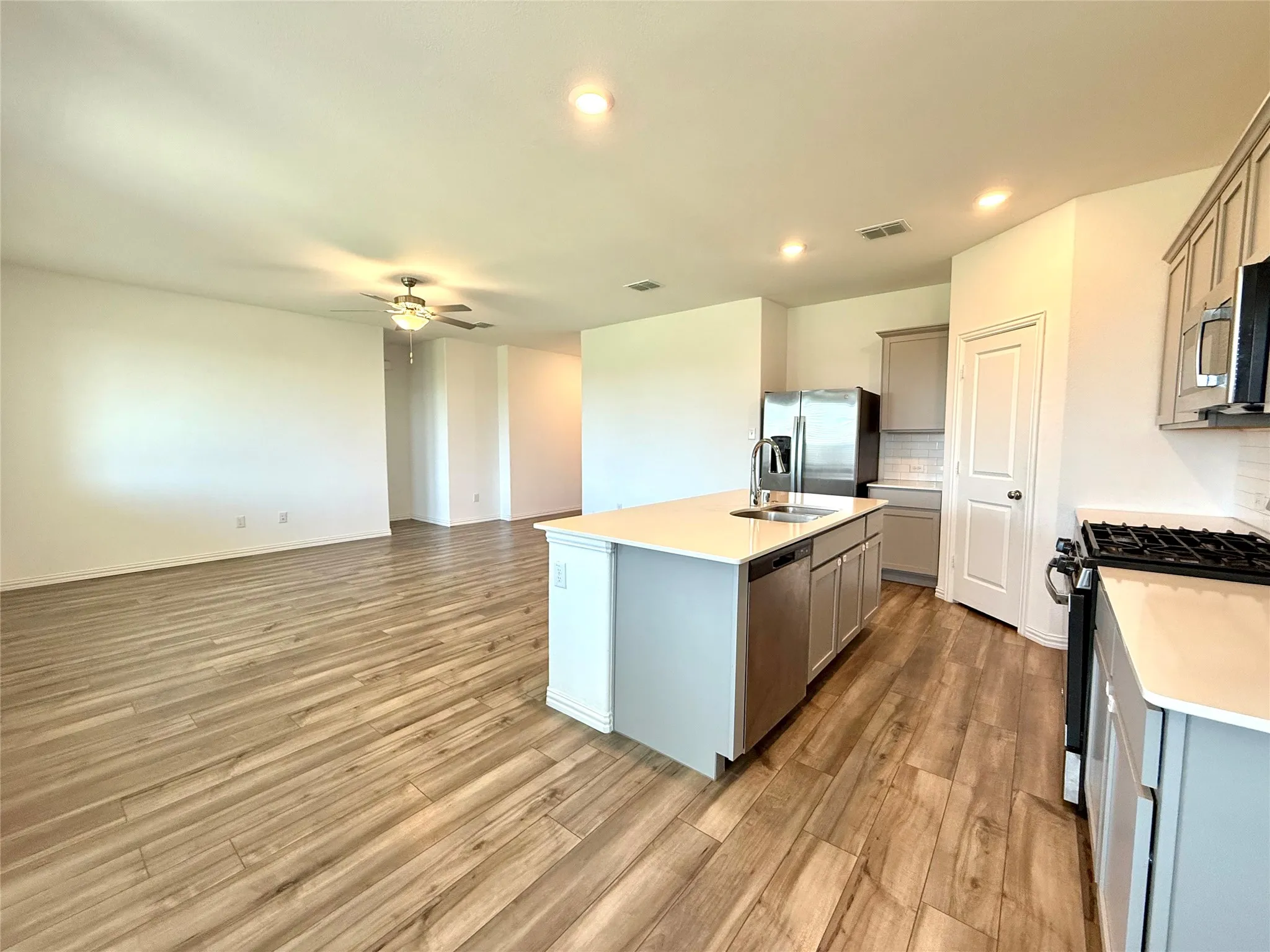 Single Family Residence For Rent in Collin County , 8000 Blue Heron Lane, Mc Kinney, Texas 75071, 4 Bedroom, 2 Bathroom, 2 Garage spaces, 1,835 Sqft, built in 2022, mls#21344602, Real Estate Agent in Mc Kinney, Homes For Rent in Collin county, Homes For Rent in Mc Kinney, Realtor in Mc Kinney Texas, Real Estate Brokerage Independent Realty Texas, Luminita Cordes Realtor