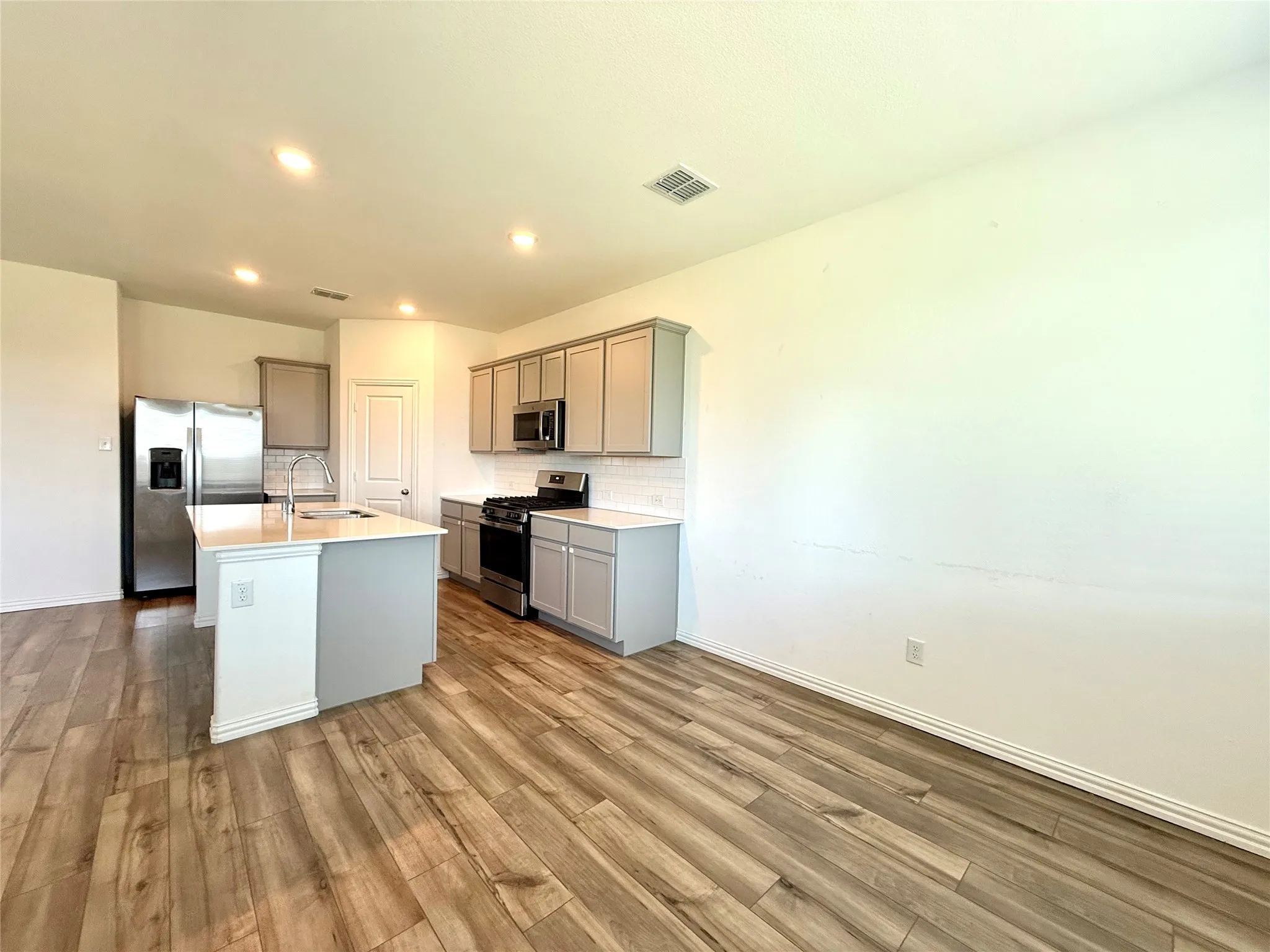 Single Family Residence For Rent in Collin County , 8000 Blue Heron Lane, Mc Kinney, Texas 75071, 4 Bedroom, 2 Bathroom, 2 Garage spaces, 1,835 Sqft, built in 2022, mls#21344602, Real Estate Agent in Mc Kinney, Homes For Rent in Collin county, Homes For Rent in Mc Kinney, Realtor in Mc Kinney Texas, Real Estate Brokerage Independent Realty Texas, Luminita Cordes Realtor