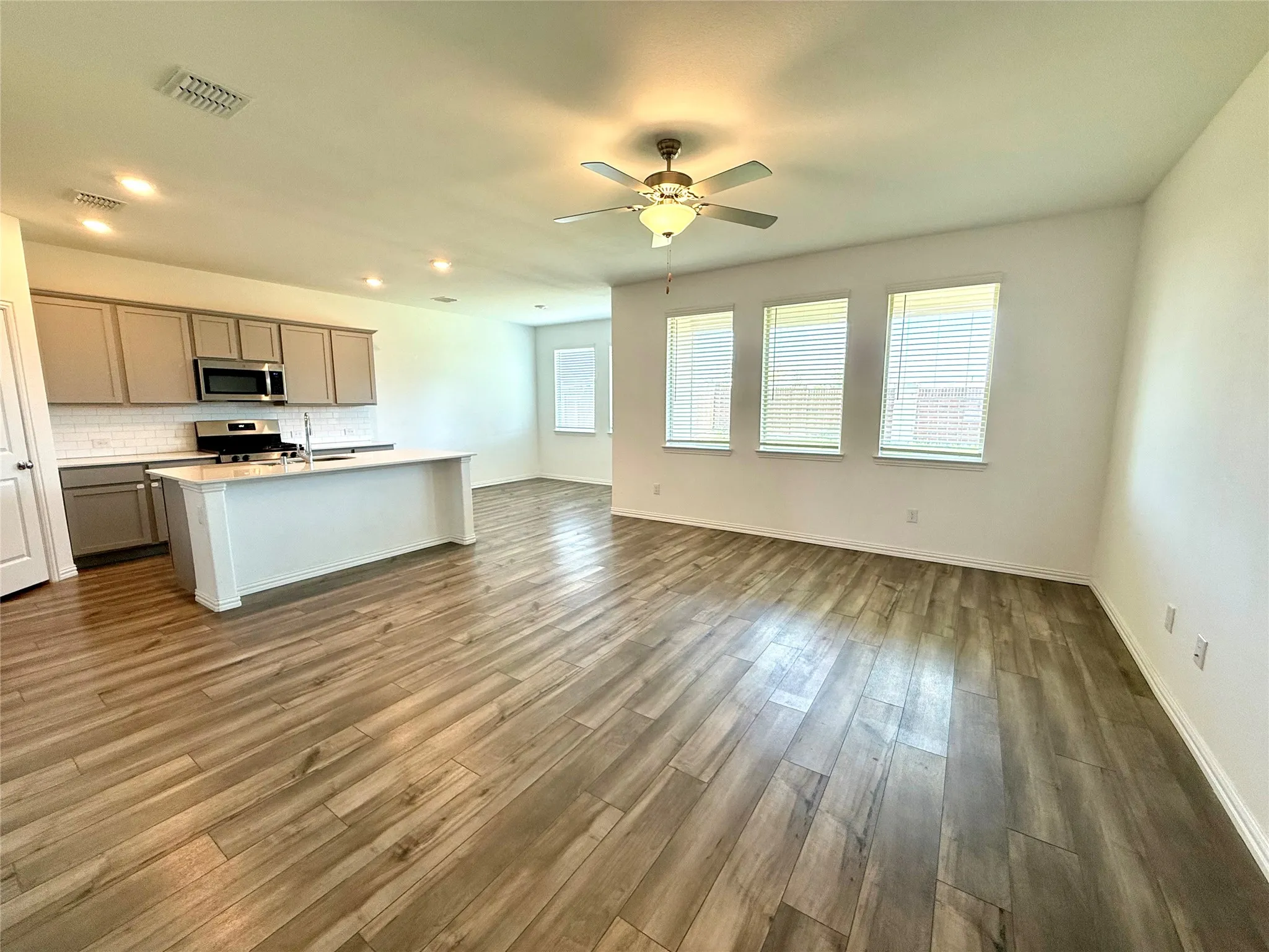 Single Family Residence For Rent in Collin County , 8000 Blue Heron Lane, Mc Kinney, Texas 75071, 4 Bedroom, 2 Bathroom, 2 Garage spaces, 1,835 Sqft, built in 2022, mls#21344602, Real Estate Agent in Mc Kinney, Homes For Rent in Collin county, Homes For Rent in Mc Kinney, Realtor in Mc Kinney Texas, Real Estate Brokerage Independent Realty Texas, Luminita Cordes Realtor