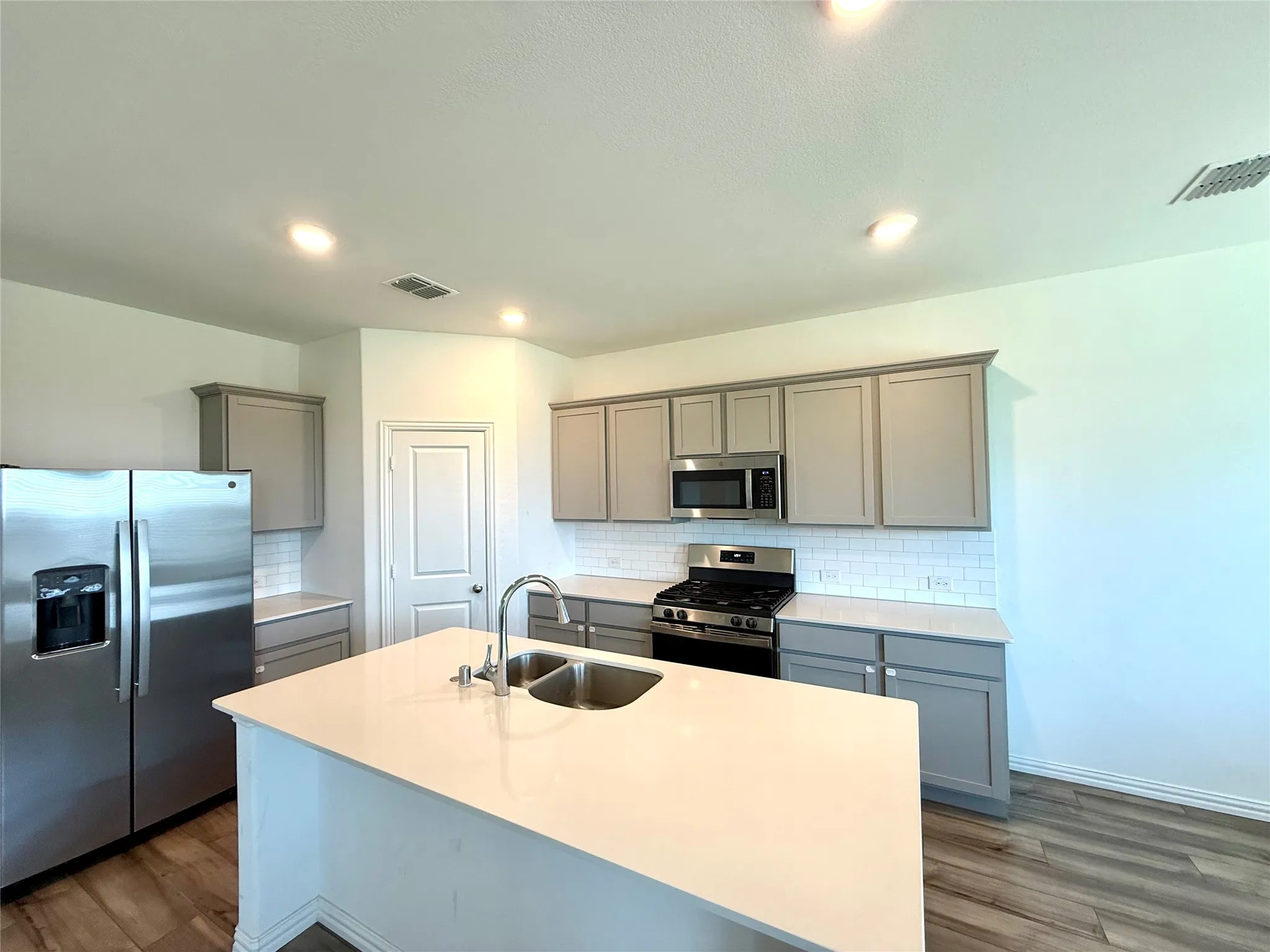 Single Family Residence For Rent in Collin County , 8000 Blue Heron Lane, Mc Kinney, Texas 75071, 4 Bedroom, 2 Bathroom, 2 Garage spaces, 1,835 Sqft, built in 2022, mls#21344602, Real Estate Agent in Mc Kinney, Homes For Rent in Collin county, Homes For Rent in Mc Kinney, Realtor in Mc Kinney Texas, Real Estate Brokerage Independent Realty Texas, Luminita Cordes Realtor