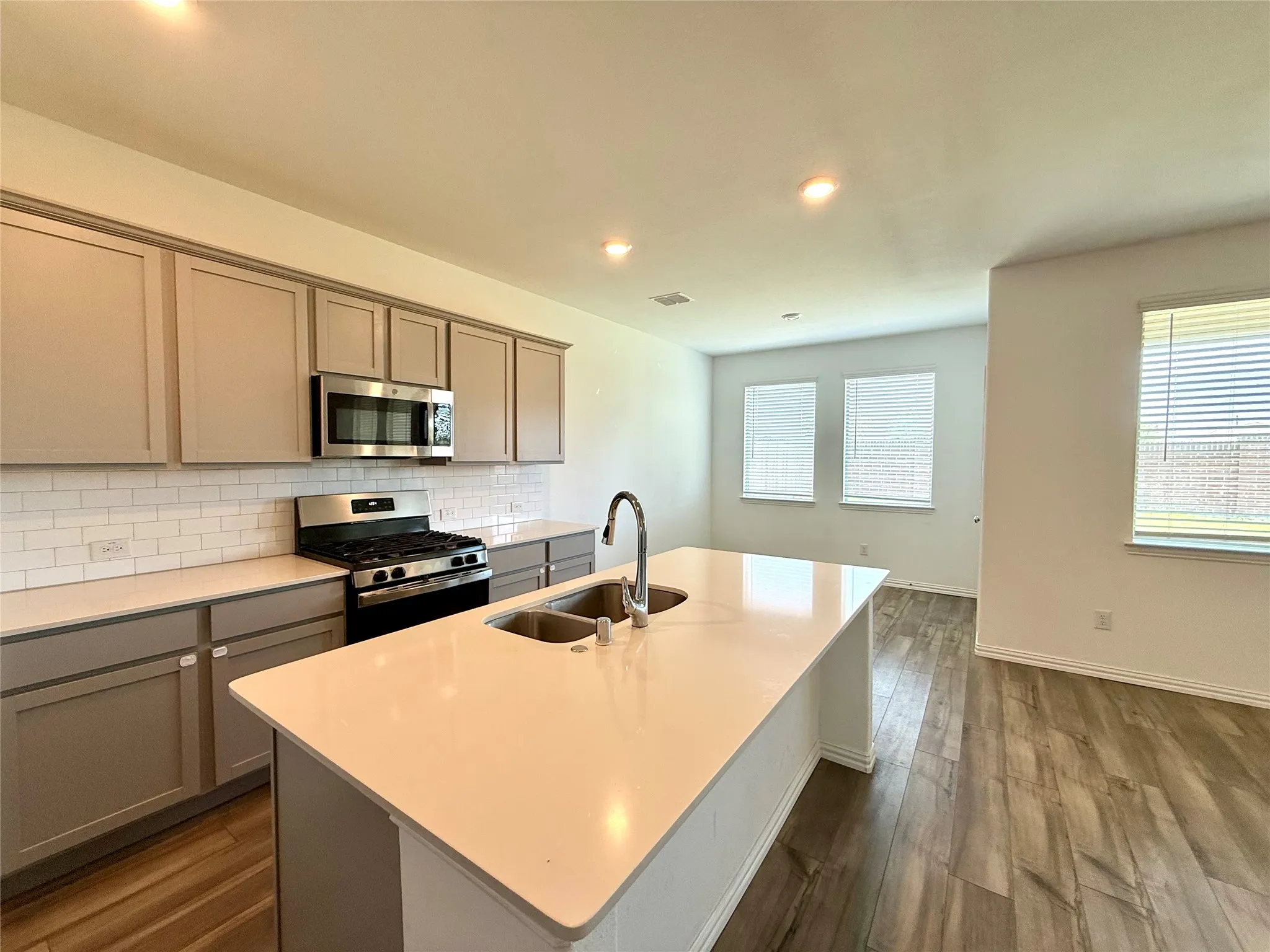 Single Family Residence For Rent in Collin County , 8000 Blue Heron Lane, Mc Kinney, Texas 75071, 4 Bedroom, 2 Bathroom, 2 Garage spaces, 1,835 Sqft, built in 2022, mls#21344602, Real Estate Agent in Mc Kinney, Homes For Rent in Collin county, Homes For Rent in Mc Kinney, Realtor in Mc Kinney Texas, Real Estate Brokerage Independent Realty Texas, Luminita Cordes Realtor