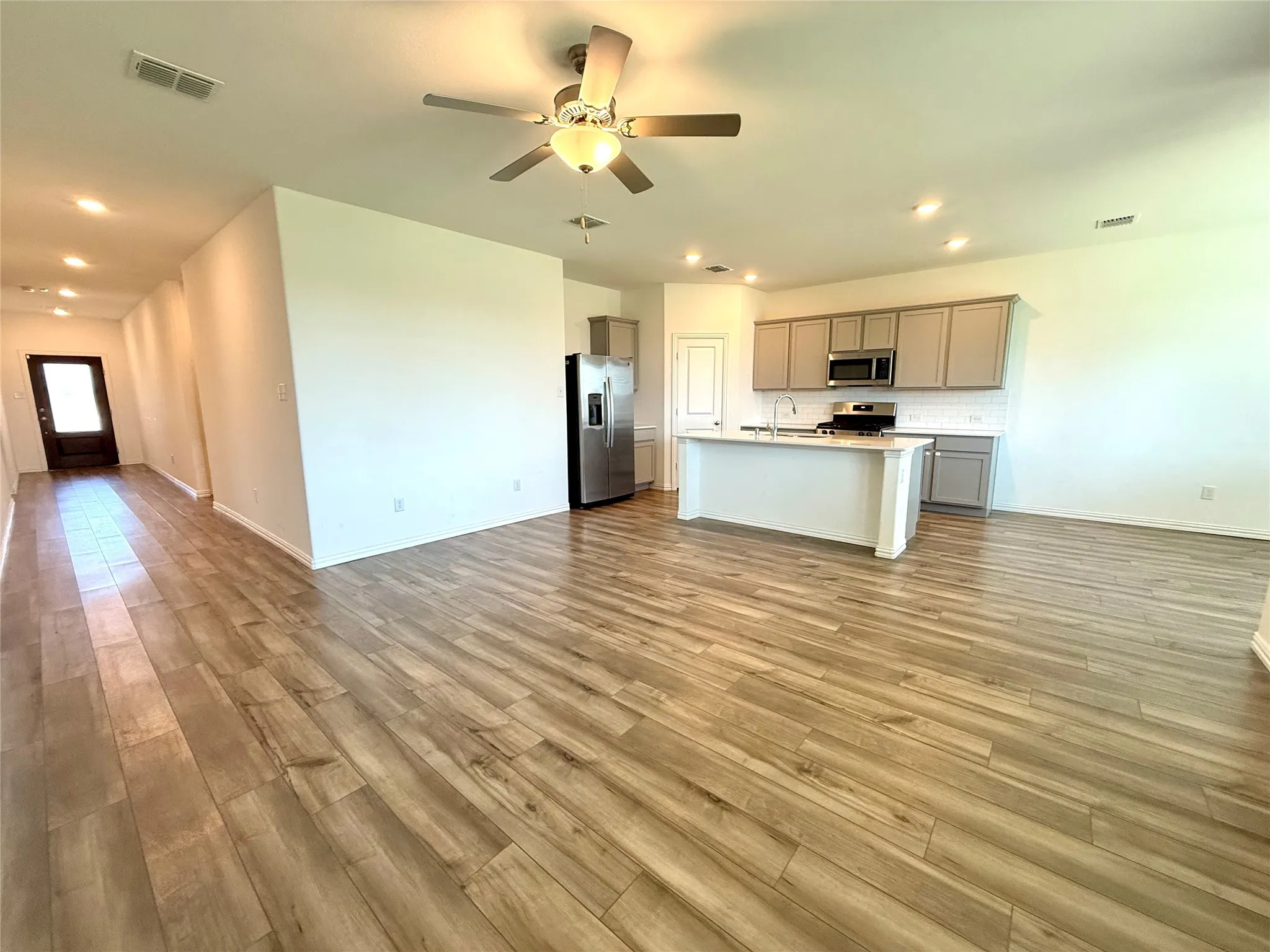 Single Family Residence For Rent in Collin County , 8000 Blue Heron Lane, Mc Kinney, Texas 75071, 4 Bedroom, 2 Bathroom, 2 Garage spaces, 1,835 Sqft, built in 2022, mls#21344602, Real Estate Agent in Mc Kinney, Homes For Rent in Collin county, Homes For Rent in Mc Kinney, Realtor in Mc Kinney Texas, Real Estate Brokerage Independent Realty Texas, Luminita Cordes Realtor