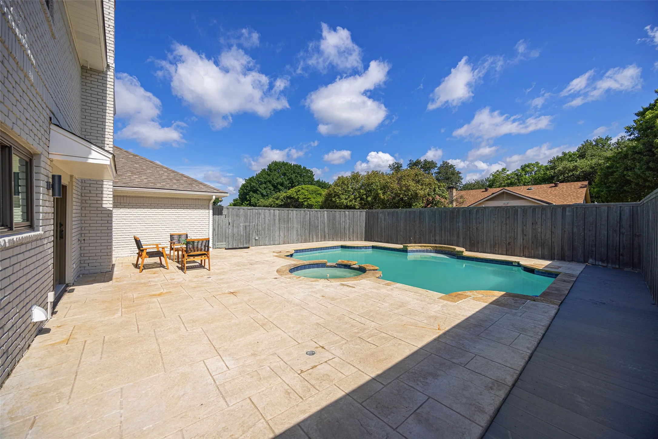 Single Family Residence For Sale in Dallas County , 6631 Fireflame Drive, Dallas, Texas 75248, 4 Bedroom, 3 Bathroom, 2 Garage spaces, 2,506 Sqft, built in 1978, mls#21344932, Real Estate Agent in Dallas, Homes For Sale in Dallas county, Homes For Sale in Dallas, Realtor in Dallas Texas, Real Estate Brokerage Independent Realty Texas, Luminita Cordes Realtor