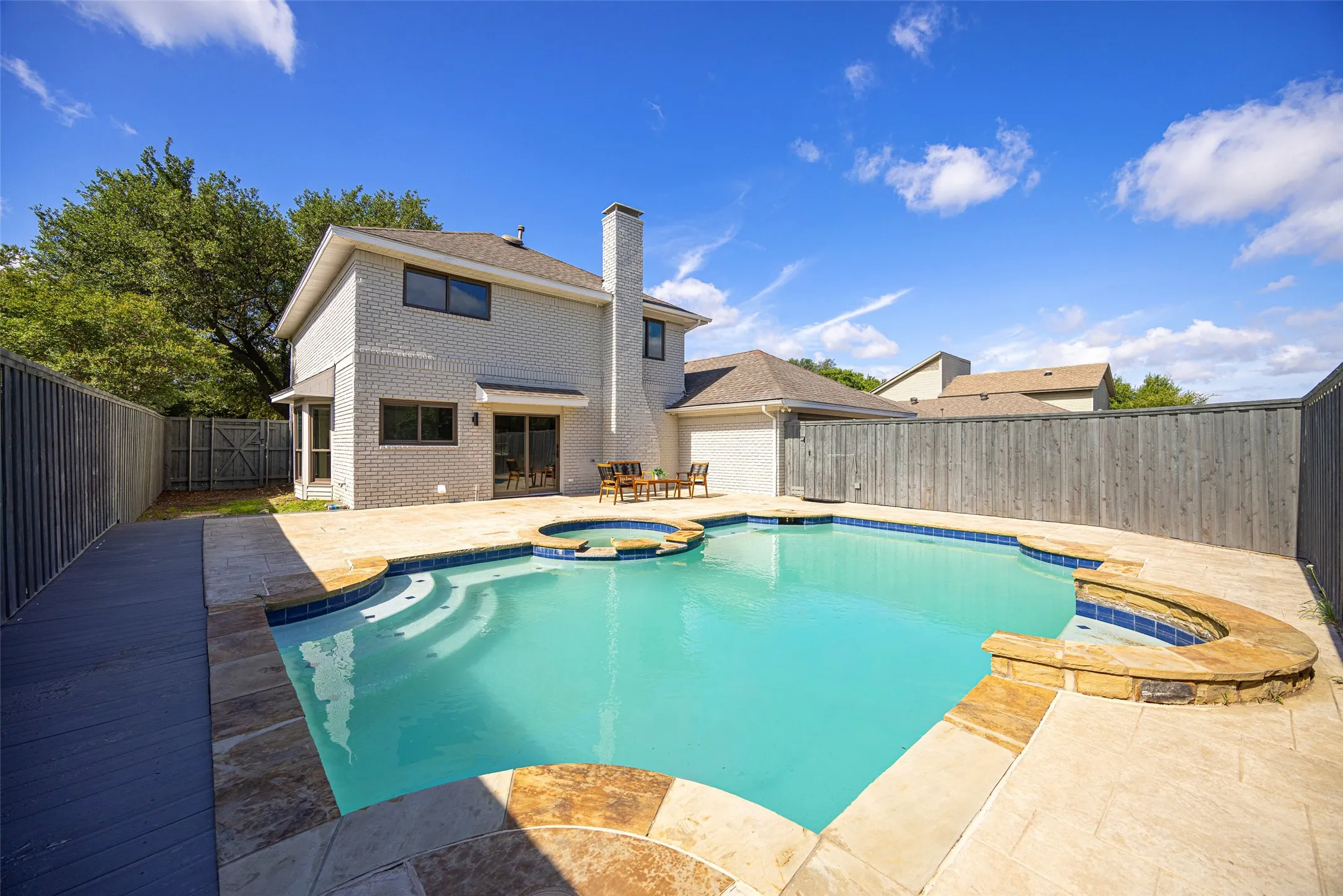 Single Family Residence For Sale in Dallas County , 6631 Fireflame Drive, Dallas, Texas 75248, 4 Bedroom, 3 Bathroom, 2 Garage spaces, 2,506 Sqft, built in 1978, mls#21344932, Real Estate Agent in Dallas, Homes For Sale in Dallas county, Homes For Sale in Dallas, Realtor in Dallas Texas, Real Estate Brokerage Independent Realty Texas, Luminita Cordes Realtor