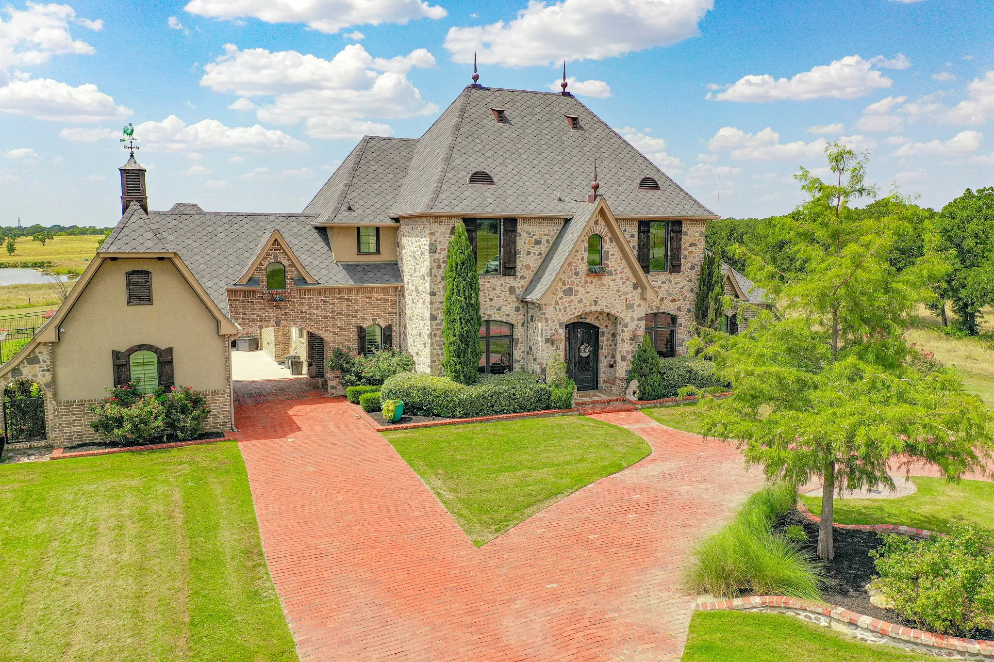 Single Family Residence For Sale in Jack County , 354 Ballpark Way, Jacksboro, Texas 76458, 4 Bedroom, 4 Bathroom, 4 Garage spaces, 4,340 Sqft, built in 2016, mls#21343689, Real Estate Agent in Jacksboro, Homes For Sale in Jack county, Homes For Sale in Jacksboro, Realtor in Jacksboro Texas, Real Estate Brokerage Independent Realty Texas, Luminita Cordes Realtor