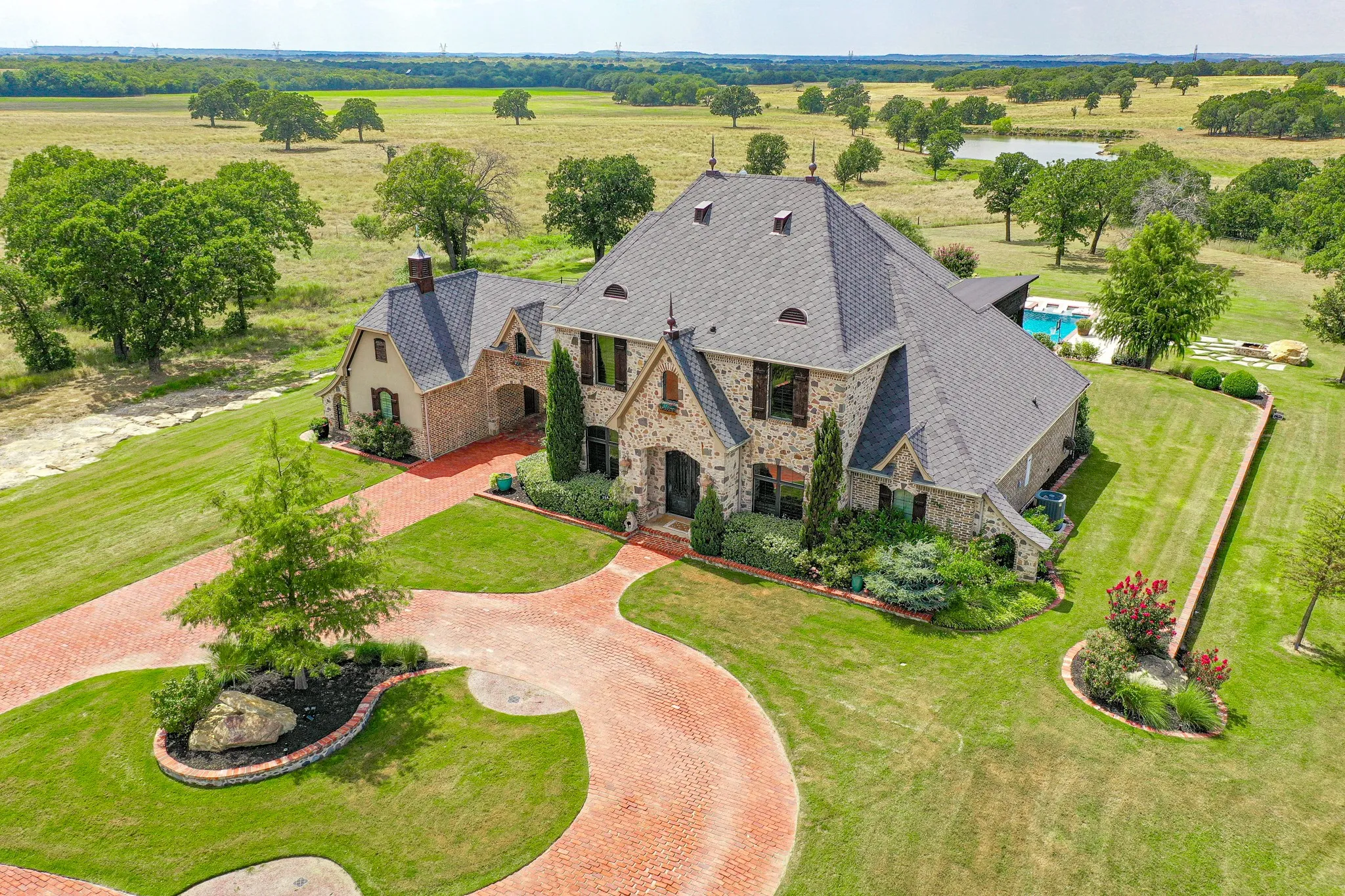 Single Family Residence For Sale in Jack County , 354 Ballpark Way, Jacksboro, Texas 76458, 4 Bedroom, 4 Bathroom, 4 Garage spaces, 4,340 Sqft, built in 2016, mls#21343689, Real Estate Agent in Jacksboro, Homes For Sale in Jack county, Homes For Sale in Jacksboro, Realtor in Jacksboro Texas, Real Estate Brokerage Independent Realty Texas, Luminita Cordes Realtor