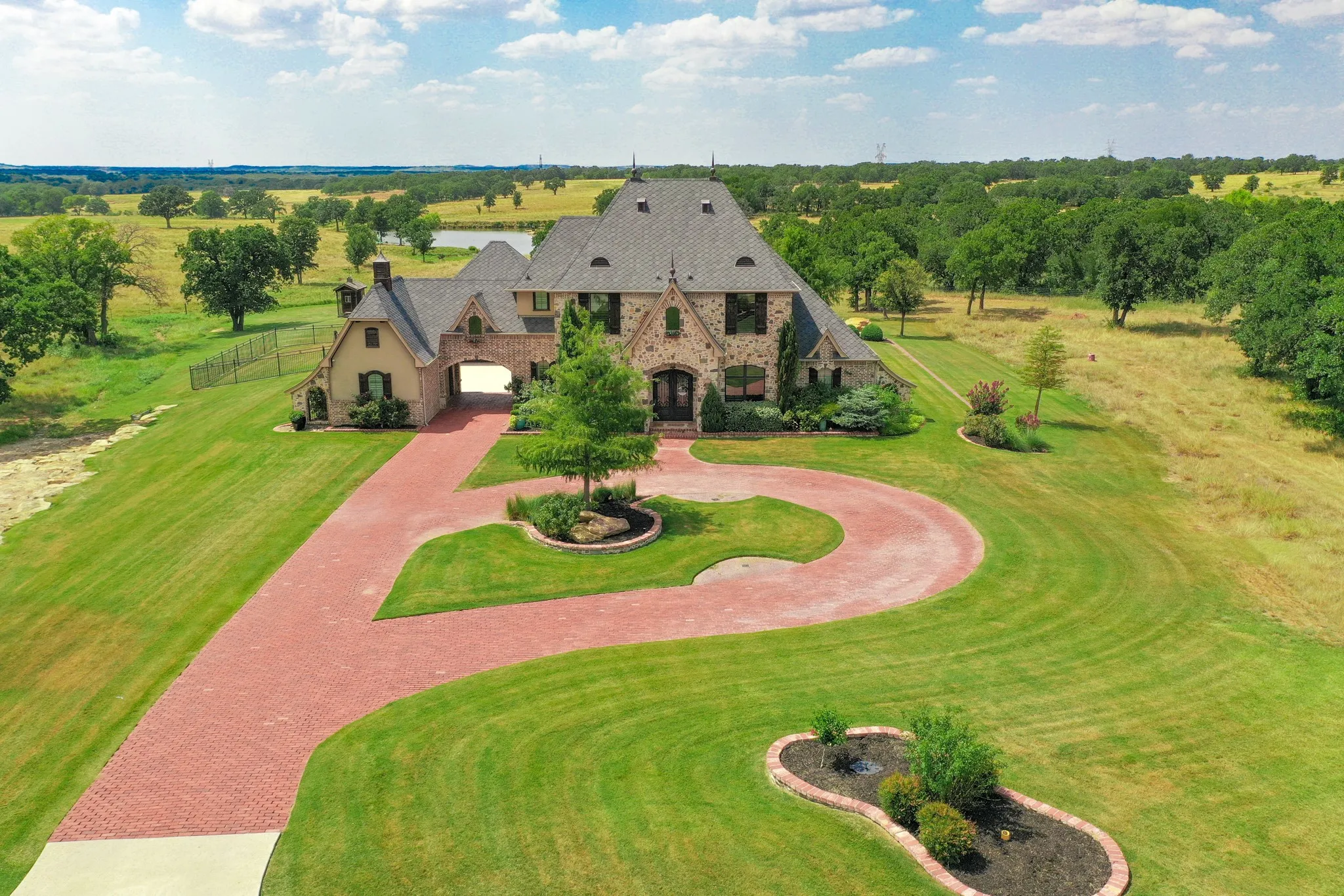 Single Family Residence For Sale in Jack County , 354 Ballpark Way, Jacksboro, Texas 76458, 4 Bedroom, 4 Bathroom, 4 Garage spaces, 4,340 Sqft, built in 2016, mls#21343689, Real Estate Agent in Jacksboro, Homes For Sale in Jack county, Homes For Sale in Jacksboro, Realtor in Jacksboro Texas, Real Estate Brokerage Independent Realty Texas, Luminita Cordes Realtor