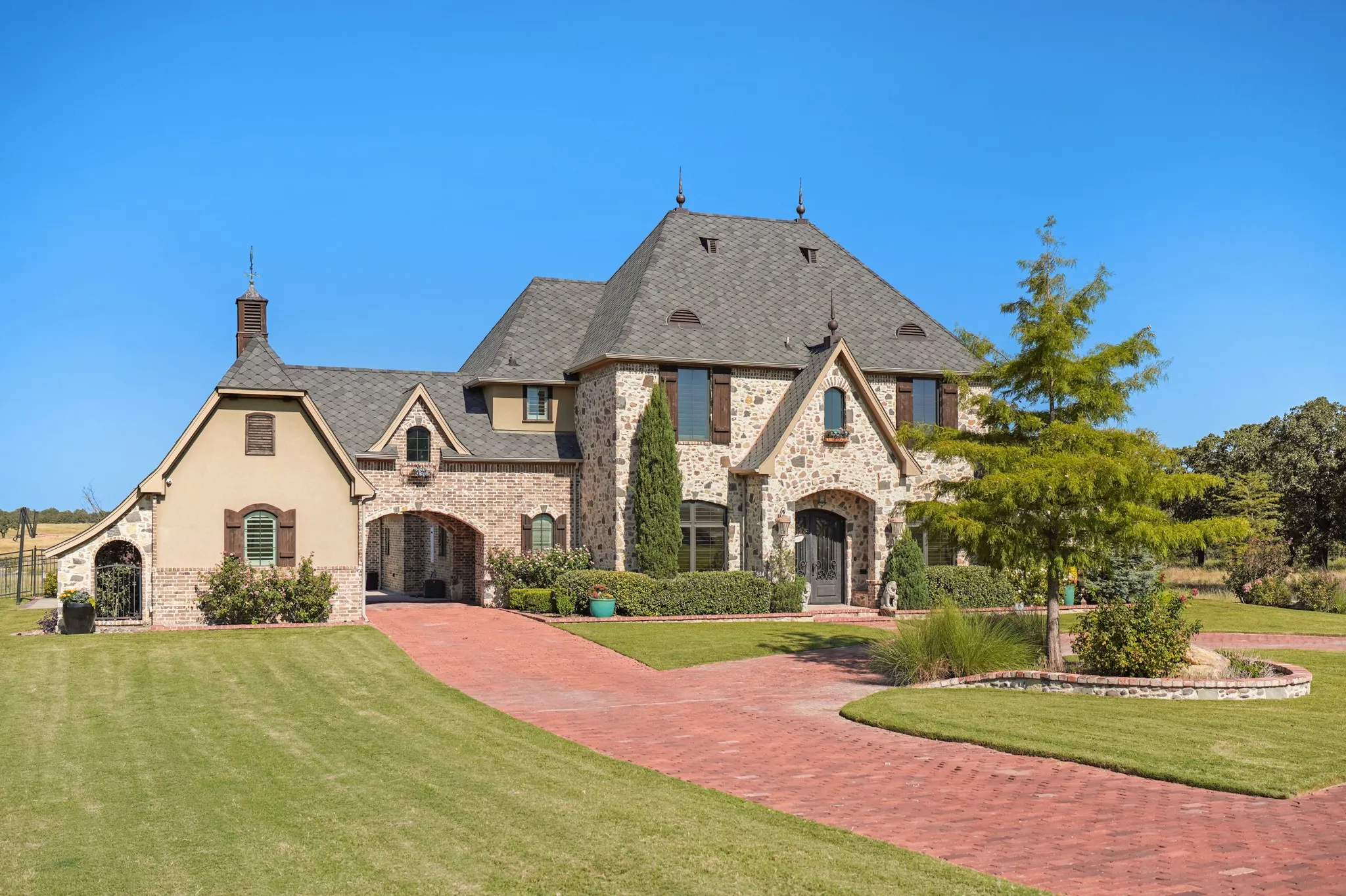 Single Family Residence For Sale in Jack County , 354 Ballpark Way, Jacksboro, Texas 76458, 4 Bedroom, 4 Bathroom, 4 Garage spaces, 4,340 Sqft, built in 2016, mls#21343689, Real Estate Agent in Jacksboro, Homes For Sale in Jack county, Homes For Sale in Jacksboro, Realtor in Jacksboro Texas, Real Estate Brokerage Independent Realty Texas, Luminita Cordes Realtor