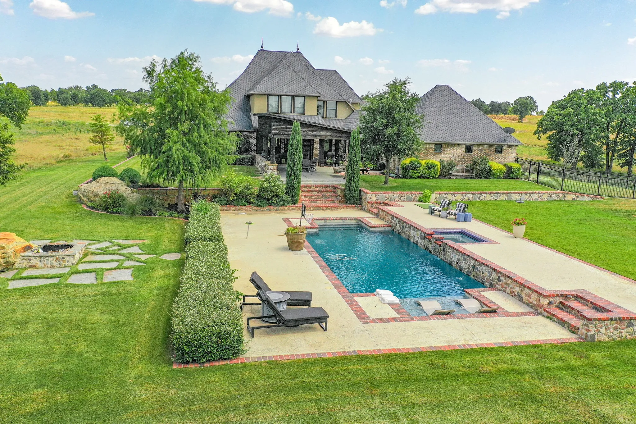 Single Family Residence For Sale in Jack County , 354 Ballpark Way, Jacksboro, Texas 76458, 4 Bedroom, 4 Bathroom, 4 Garage spaces, 4,340 Sqft, built in 2016, mls#21343689, Real Estate Agent in Jacksboro, Homes For Sale in Jack county, Homes For Sale in Jacksboro, Realtor in Jacksboro Texas, Real Estate Brokerage Independent Realty Texas, Luminita Cordes Realtor