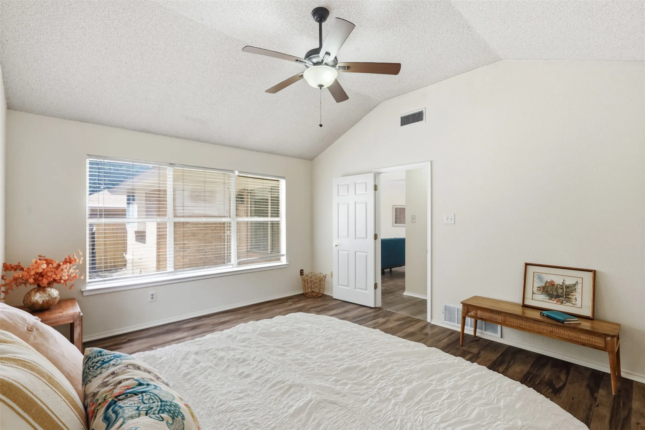 Single Family Residence For Sale in Tarrant County , 7229 Laurelhill Court S, Fort Worth, Texas 76133, 3 Bedroom, 2 Bathroom, 2 Garage spaces, 1,574 Sqft, built in 1989, mls#21345004, Real Estate Agent in Fort Worth, Homes For Sale in Tarrant county, Homes For Sale in Fort Worth, Realtor in Fort Worth Texas, Real Estate Brokerage Independent Realty Texas, Luminita Cordes Realtor