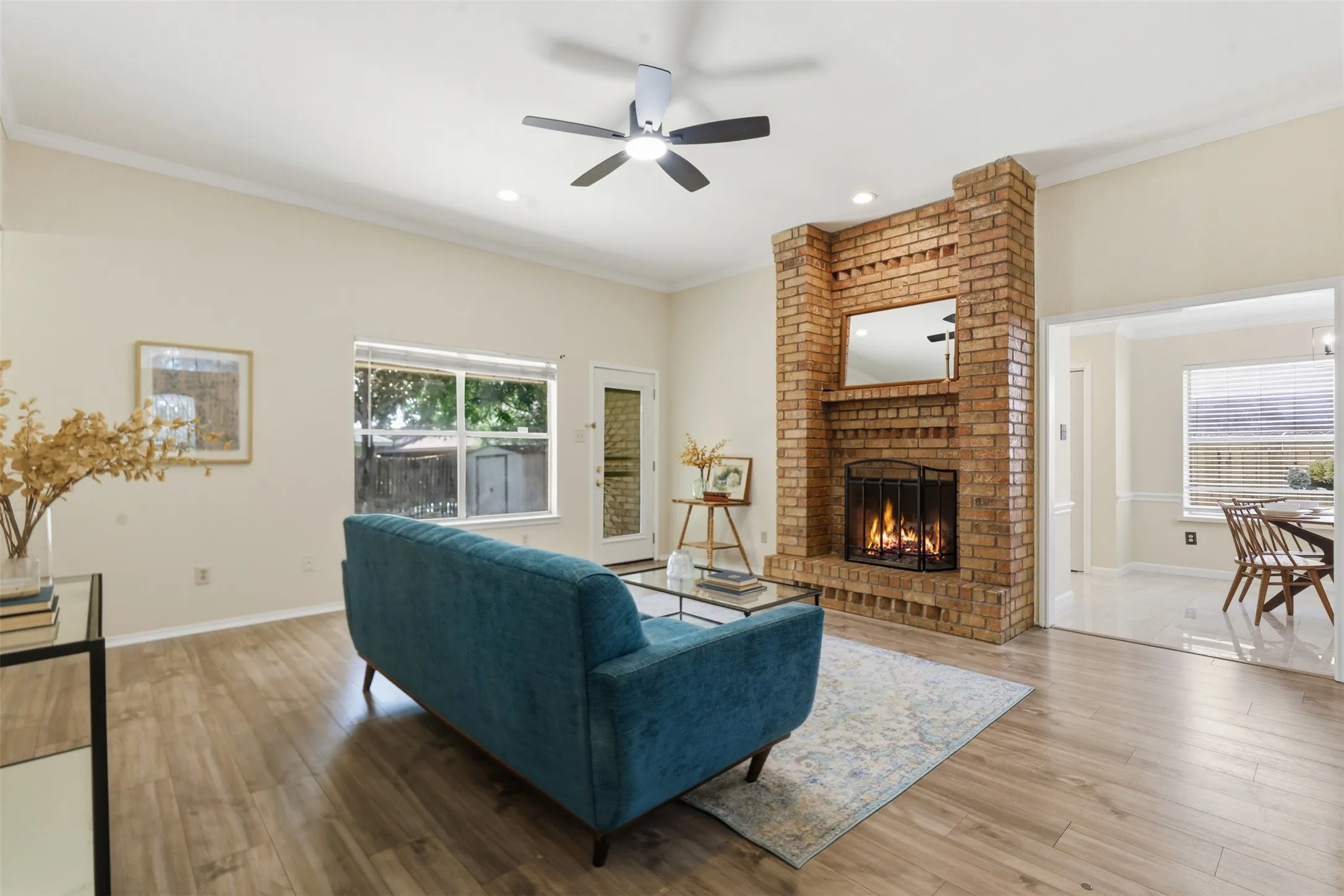 Single Family Residence For Sale in Tarrant County , 7229 Laurelhill Court S, Fort Worth, Texas 76133, 3 Bedroom, 2 Bathroom, 2 Garage spaces, 1,574 Sqft, built in 1989, mls#21345004, Real Estate Agent in Fort Worth, Homes For Sale in Tarrant county, Homes For Sale in Fort Worth, Realtor in Fort Worth Texas, Real Estate Brokerage Independent Realty Texas, Luminita Cordes Realtor