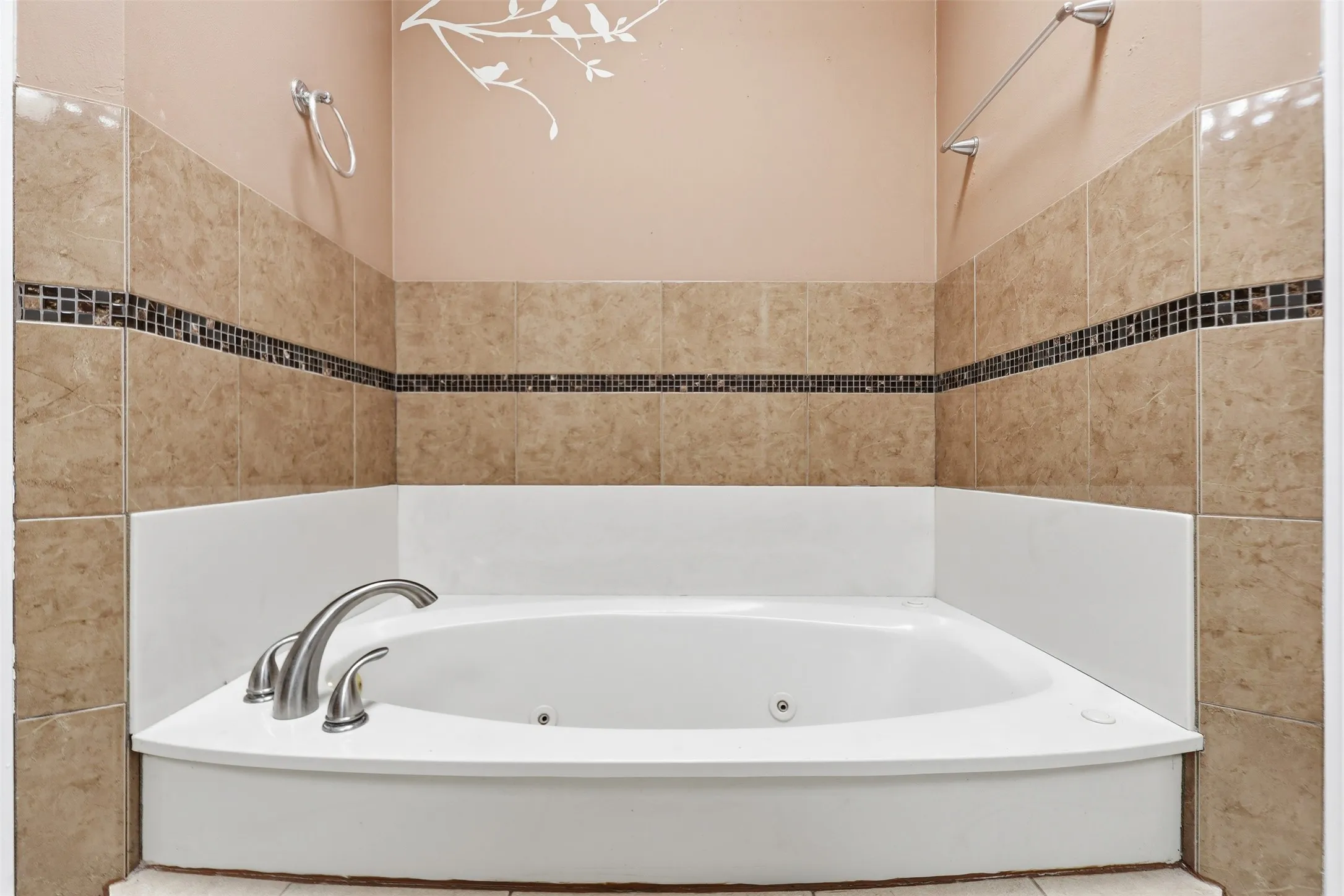 Single Family Residence For Sale in Tarrant County , 7229 Laurelhill Court S, Fort Worth, Texas 76133, 3 Bedroom, 2 Bathroom, 2 Garage spaces, 1,574 Sqft, built in 1989, mls#21345004, Real Estate Agent in Fort Worth, Homes For Sale in Tarrant county, Homes For Sale in Fort Worth, Realtor in Fort Worth Texas, Real Estate Brokerage Independent Realty Texas, Luminita Cordes Realtor