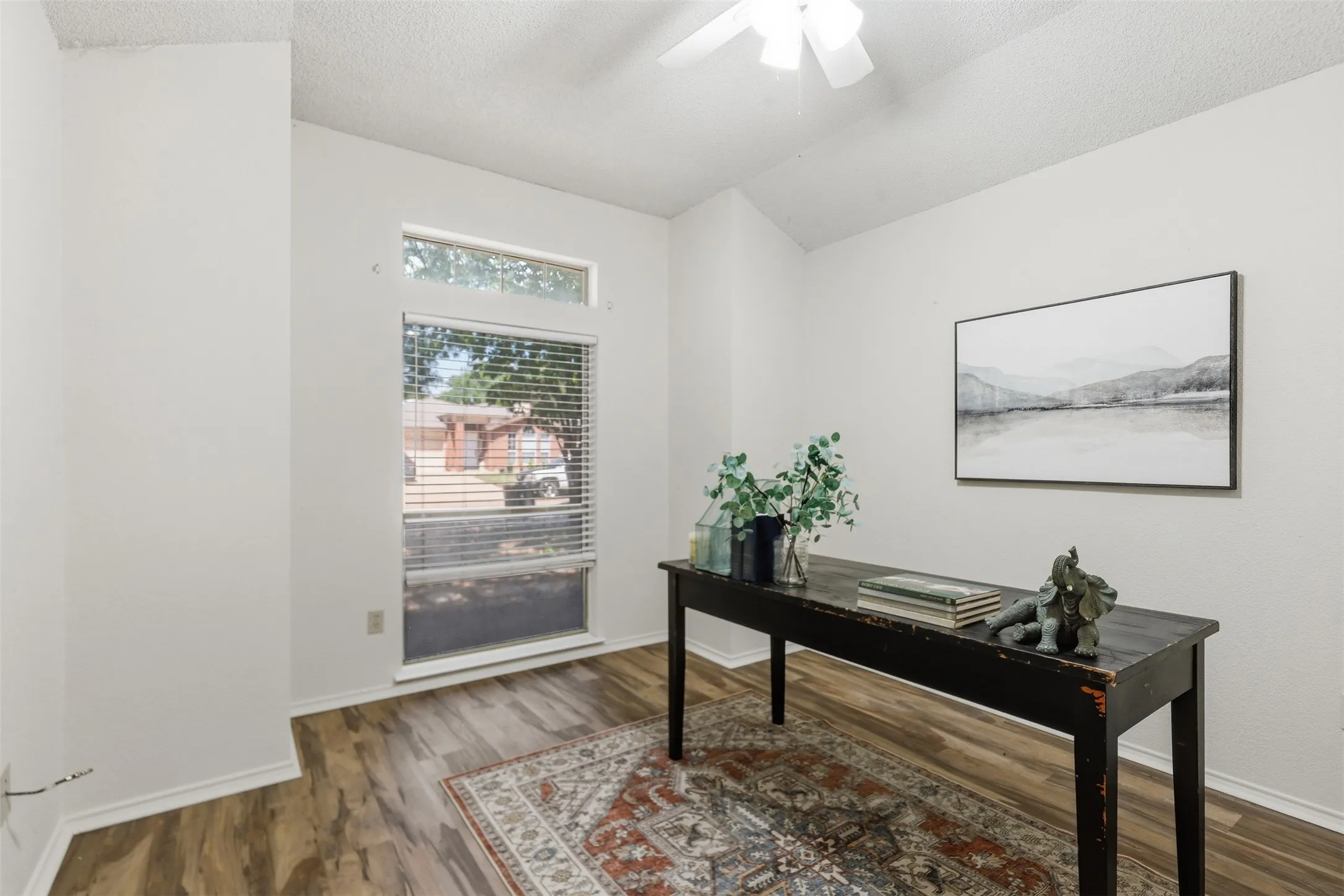 Single Family Residence For Sale in Tarrant County , 7229 Laurelhill Court S, Fort Worth, Texas 76133, 3 Bedroom, 2 Bathroom, 2 Garage spaces, 1,574 Sqft, built in 1989, mls#21345004, Real Estate Agent in Fort Worth, Homes For Sale in Tarrant county, Homes For Sale in Fort Worth, Realtor in Fort Worth Texas, Real Estate Brokerage Independent Realty Texas, Luminita Cordes Realtor