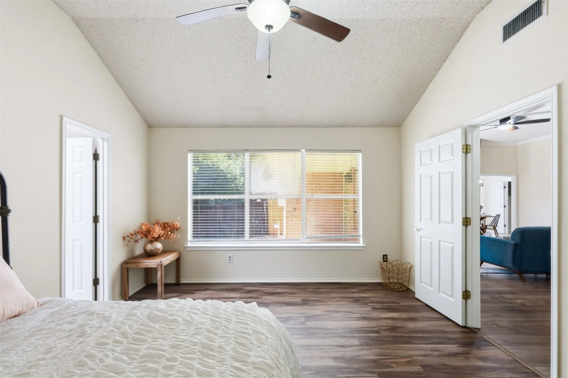 Single Family Residence For Sale in Tarrant County , 7229 Laurelhill Court S, Fort Worth, Texas 76133, 3 Bedroom, 2 Bathroom, 2 Garage spaces, 1,574 Sqft, built in 1989, mls#21345004, Real Estate Agent in Fort Worth, Homes For Sale in Tarrant county, Homes For Sale in Fort Worth, Realtor in Fort Worth Texas, Real Estate Brokerage Independent Realty Texas, Luminita Cordes Realtor