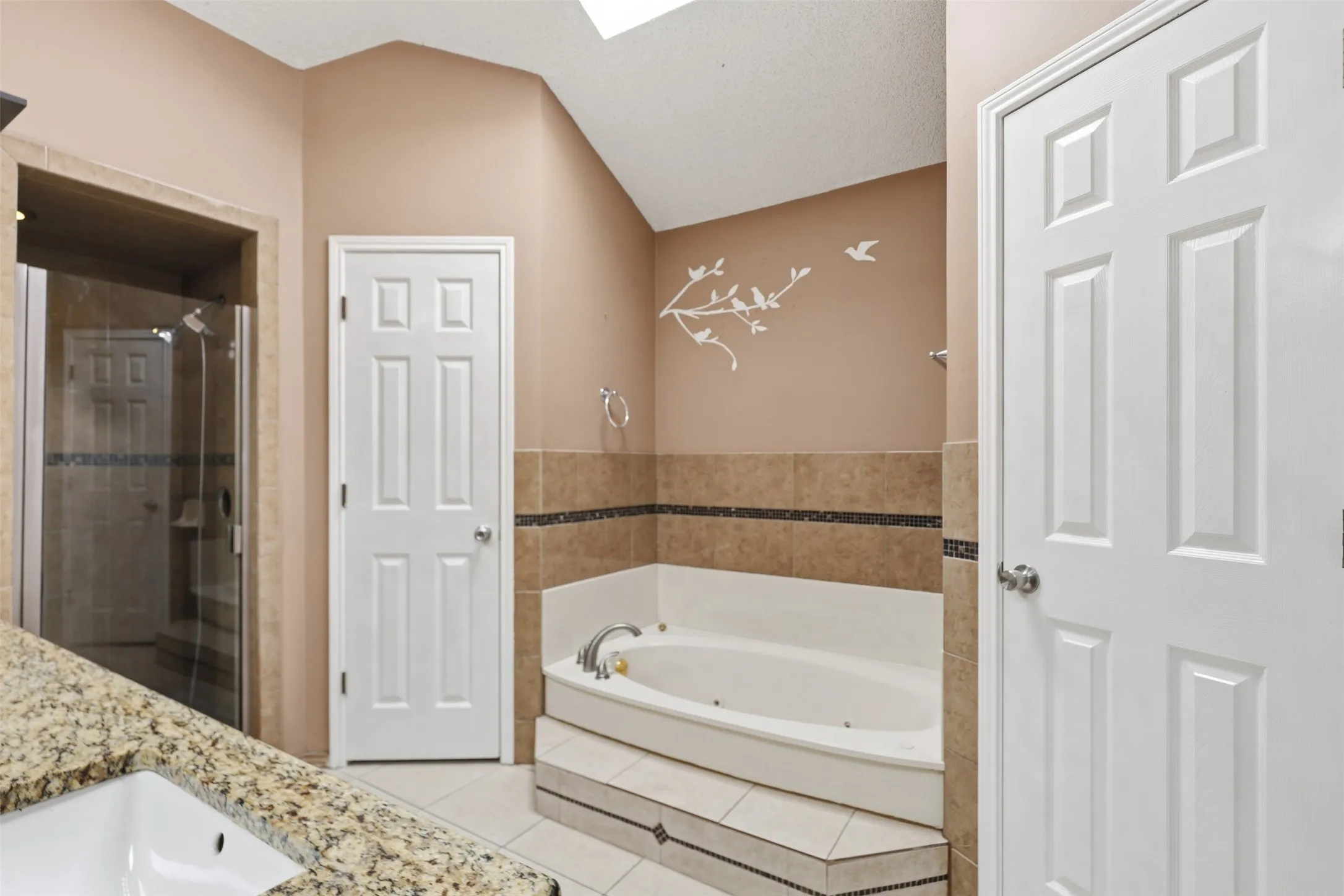 Single Family Residence For Sale in Tarrant County , 7229 Laurelhill Court S, Fort Worth, Texas 76133, 3 Bedroom, 2 Bathroom, 2 Garage spaces, 1,574 Sqft, built in 1989, mls#21345004, Real Estate Agent in Fort Worth, Homes For Sale in Tarrant county, Homes For Sale in Fort Worth, Realtor in Fort Worth Texas, Real Estate Brokerage Independent Realty Texas, Luminita Cordes Realtor