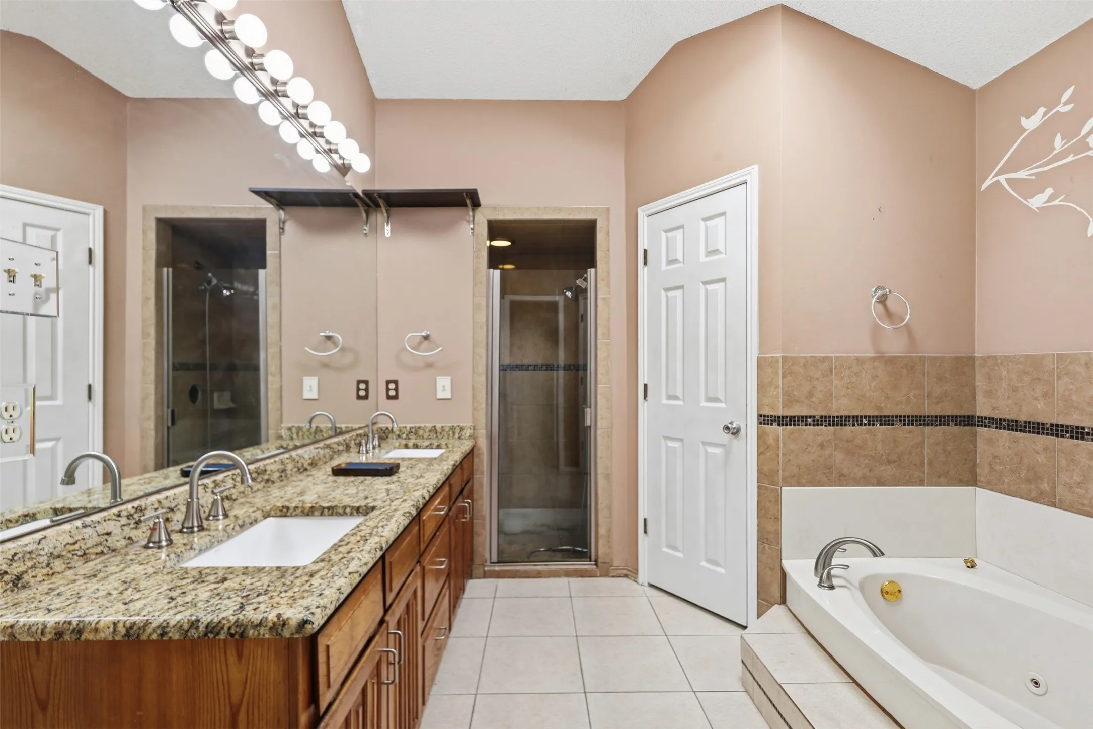 Single Family Residence For Sale in Tarrant County , 7229 Laurelhill Court S, Fort Worth, Texas 76133, 3 Bedroom, 2 Bathroom, 2 Garage spaces, 1,574 Sqft, built in 1989, mls#21345004, Real Estate Agent in Fort Worth, Homes For Sale in Tarrant county, Homes For Sale in Fort Worth, Realtor in Fort Worth Texas, Real Estate Brokerage Independent Realty Texas, Luminita Cordes Realtor