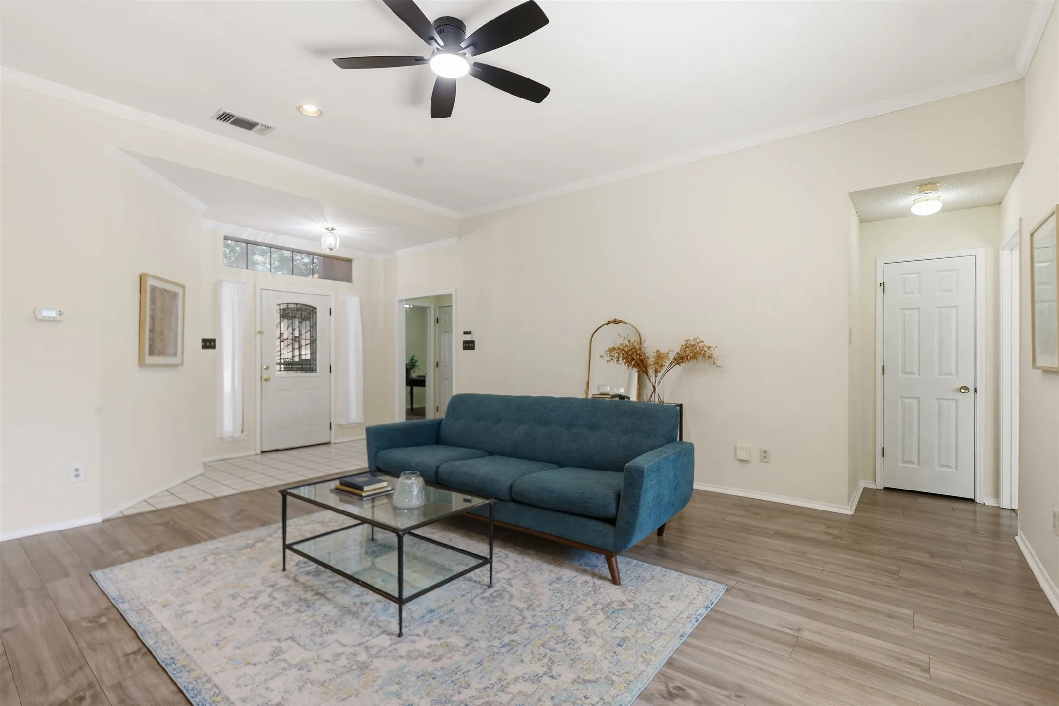 Single Family Residence For Sale in Tarrant County , 7229 Laurelhill Court S, Fort Worth, Texas 76133, 3 Bedroom, 2 Bathroom, 2 Garage spaces, 1,574 Sqft, built in 1989, mls#21345004, Real Estate Agent in Fort Worth, Homes For Sale in Tarrant county, Homes For Sale in Fort Worth, Realtor in Fort Worth Texas, Real Estate Brokerage Independent Realty Texas, Luminita Cordes Realtor