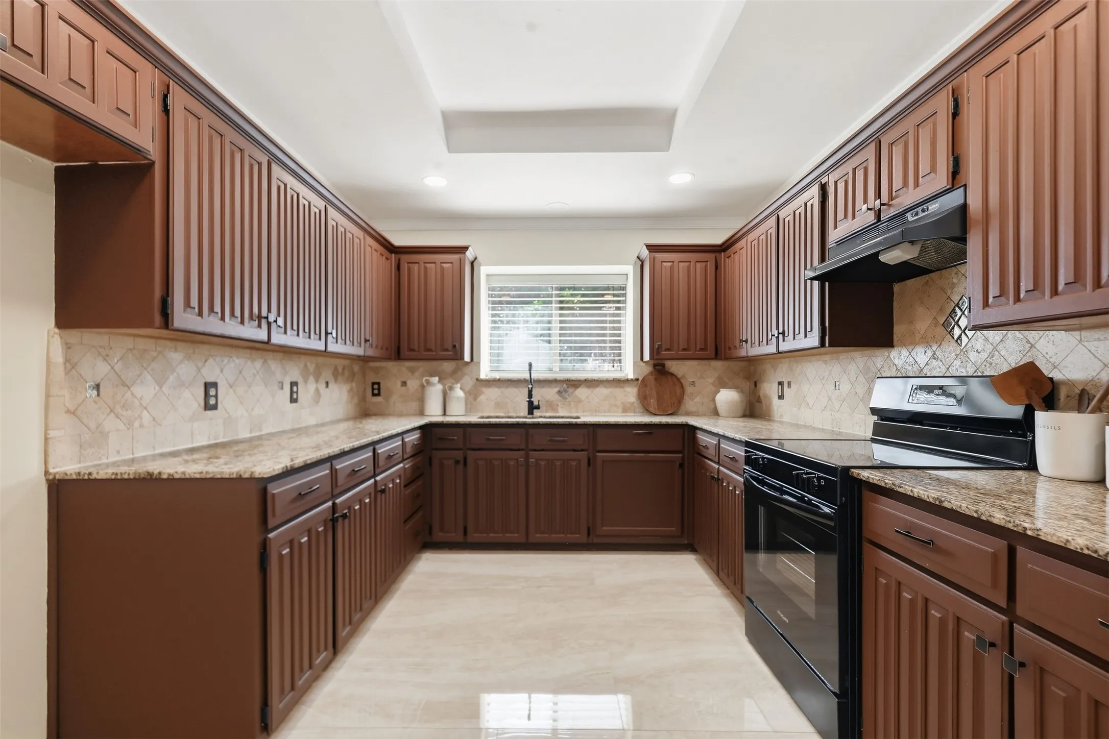 Single Family Residence For Sale in Tarrant County , 7229 Laurelhill Court S, Fort Worth, Texas 76133, 3 Bedroom, 2 Bathroom, 2 Garage spaces, 1,574 Sqft, built in 1989, mls#21345004, Real Estate Agent in Fort Worth, Homes For Sale in Tarrant county, Homes For Sale in Fort Worth, Realtor in Fort Worth Texas, Real Estate Brokerage Independent Realty Texas, Luminita Cordes Realtor