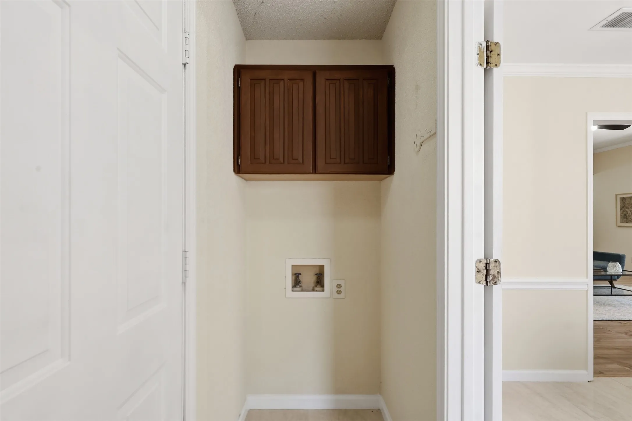 Single Family Residence For Sale in Tarrant County , 7229 Laurelhill Court S, Fort Worth, Texas 76133, 3 Bedroom, 2 Bathroom, 2 Garage spaces, 1,574 Sqft, built in 1989, mls#21345004, Real Estate Agent in Fort Worth, Homes For Sale in Tarrant county, Homes For Sale in Fort Worth, Realtor in Fort Worth Texas, Real Estate Brokerage Independent Realty Texas, Luminita Cordes Realtor