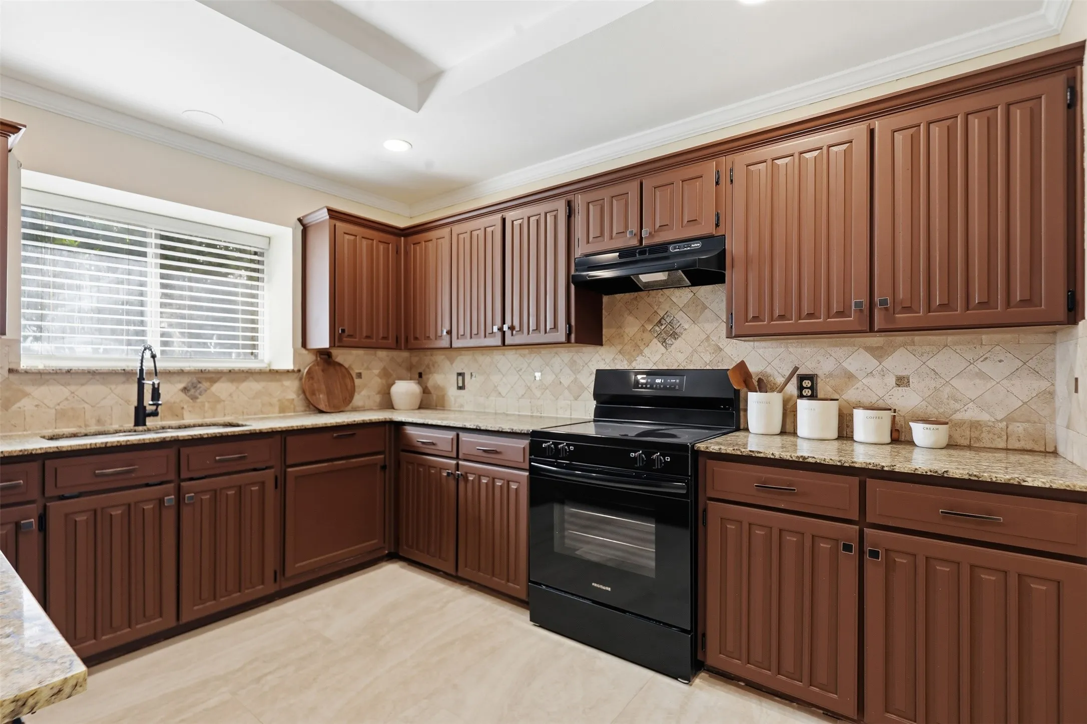 Single Family Residence For Sale in Tarrant County , 7229 Laurelhill Court S, Fort Worth, Texas 76133, 3 Bedroom, 2 Bathroom, 2 Garage spaces, 1,574 Sqft, built in 1989, mls#21345004, Real Estate Agent in Fort Worth, Homes For Sale in Tarrant county, Homes For Sale in Fort Worth, Realtor in Fort Worth Texas, Real Estate Brokerage Independent Realty Texas, Luminita Cordes Realtor