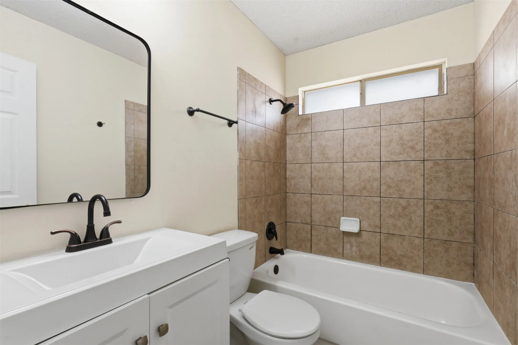 Single Family Residence For Sale in Tarrant County , 7229 Laurelhill Court S, Fort Worth, Texas 76133, 3 Bedroom, 2 Bathroom, 2 Garage spaces, 1,574 Sqft, built in 1989, mls#21345004, Real Estate Agent in Fort Worth, Homes For Sale in Tarrant county, Homes For Sale in Fort Worth, Realtor in Fort Worth Texas, Real Estate Brokerage Independent Realty Texas, Luminita Cordes Realtor
