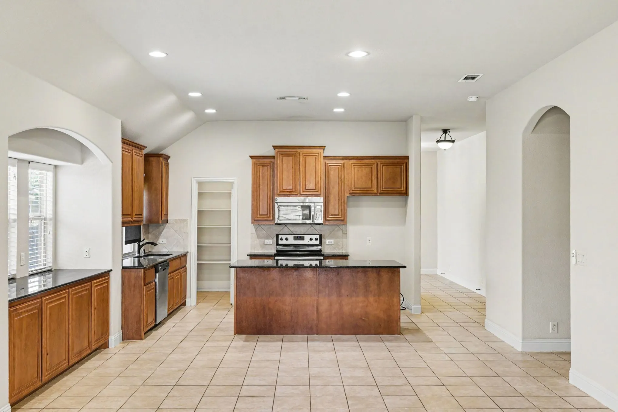 Single Family Residence For Sale in Denton County , 8305 Spitfire Trail, Aubrey, Texas 76227, 3 Bedroom, 2 Bathroom, 2 Garage spaces, 2,041 Sqft, built in 2014, mls#21344749, Real Estate Agent in Aubrey, Homes For Sale in Denton county, Homes For Sale in Aubrey, Realtor in Aubrey Texas, Real Estate Brokerage Independent Realty Texas, Luminita Cordes Realtor