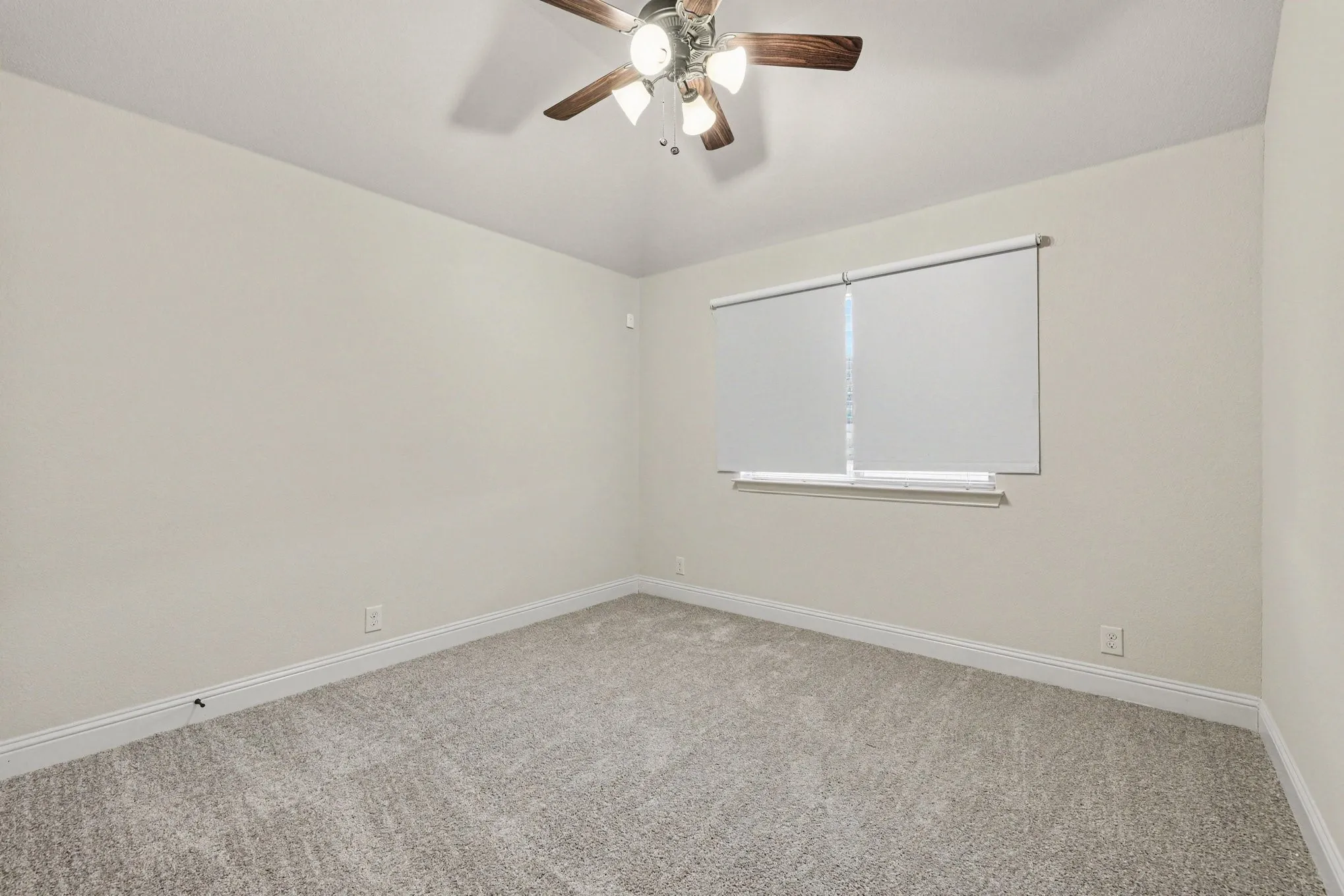 Single Family Residence For Sale in Denton County , 8305 Spitfire Trail, Aubrey, Texas 76227, 3 Bedroom, 2 Bathroom, 2 Garage spaces, 2,041 Sqft, built in 2014, mls#21344749, Real Estate Agent in Aubrey, Homes For Sale in Denton county, Homes For Sale in Aubrey, Realtor in Aubrey Texas, Real Estate Brokerage Independent Realty Texas, Luminita Cordes Realtor
