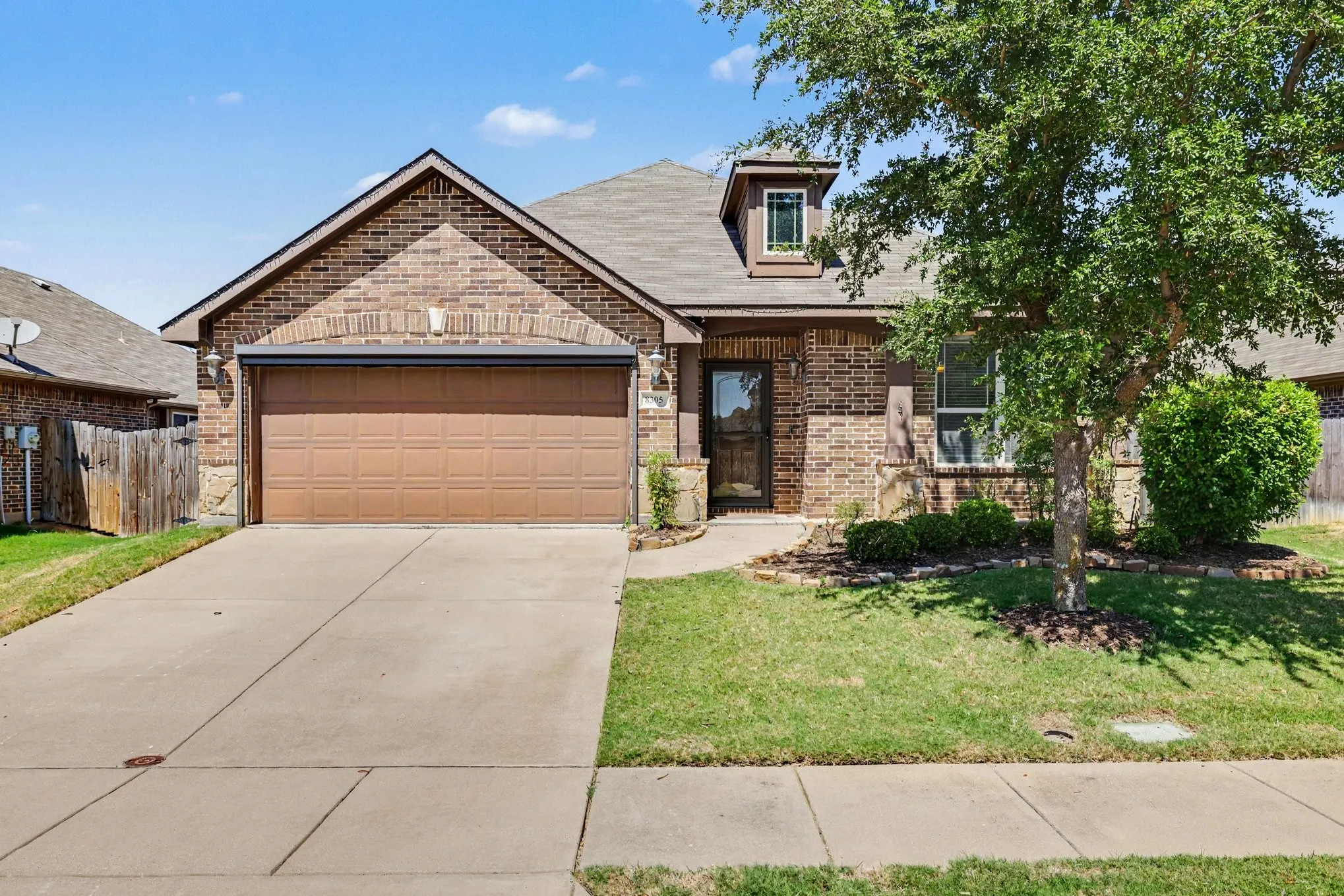 Single Family Residence For Sale in Denton County , 8305 Spitfire Trail, Aubrey, Texas 76227, 3 Bedroom, 2 Bathroom, 2 Garage spaces, 2,041 Sqft, built in 2014, mls#21344749, Real Estate Agent in Aubrey, Homes For Sale in Denton county, Homes For Sale in Aubrey, Realtor in Aubrey Texas, Real Estate Brokerage Independent Realty Texas, Luminita Cordes Realtor