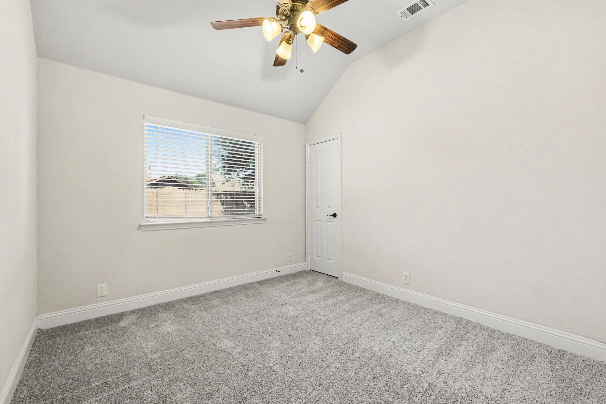 Single Family Residence For Sale in Denton County , 8305 Spitfire Trail, Aubrey, Texas 76227, 3 Bedroom, 2 Bathroom, 2 Garage spaces, 2,041 Sqft, built in 2014, mls#21344749, Real Estate Agent in Aubrey, Homes For Sale in Denton county, Homes For Sale in Aubrey, Realtor in Aubrey Texas, Real Estate Brokerage Independent Realty Texas, Luminita Cordes Realtor