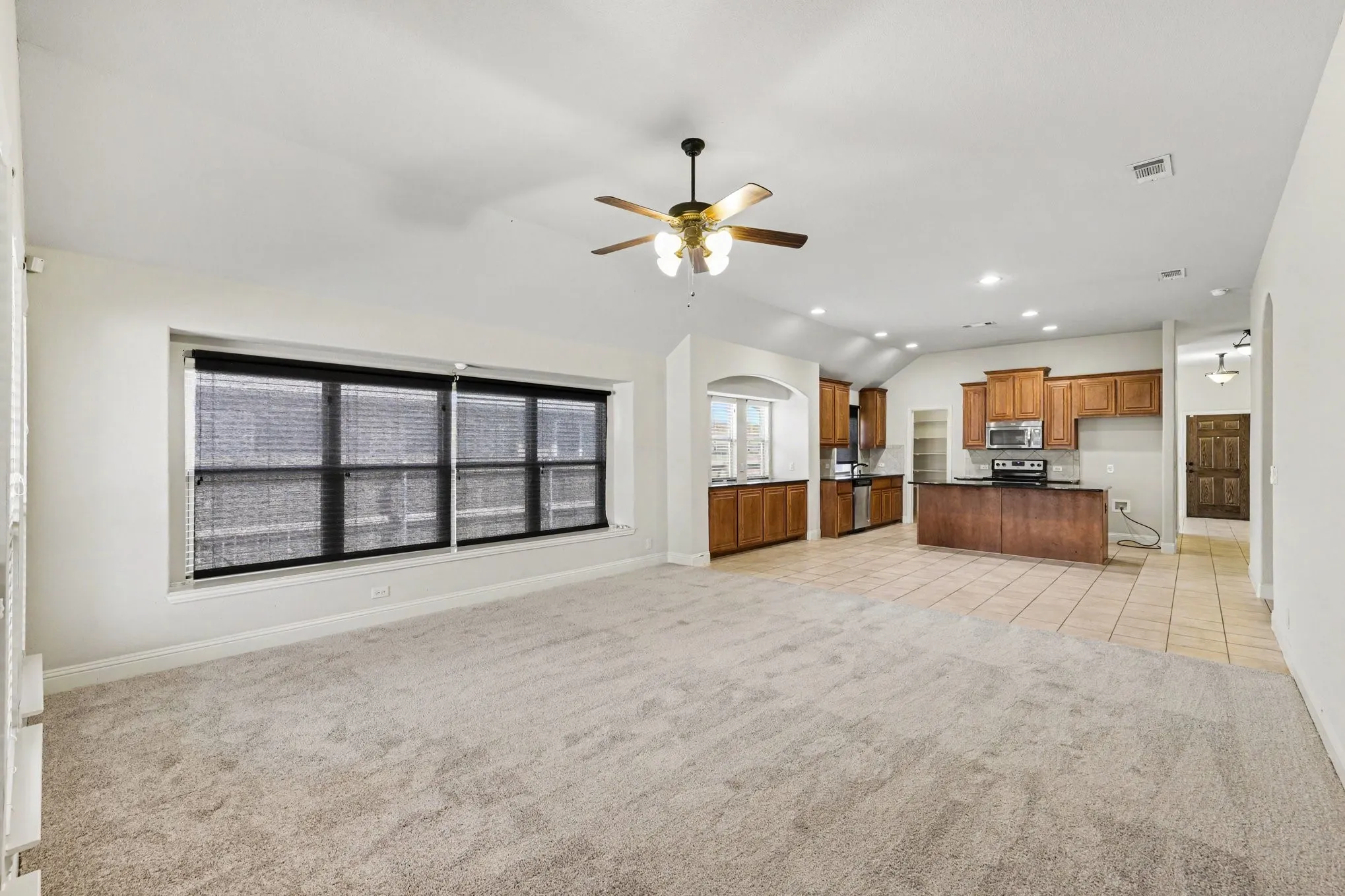 Single Family Residence For Sale in Denton County , 8305 Spitfire Trail, Aubrey, Texas 76227, 3 Bedroom, 2 Bathroom, 2 Garage spaces, 2,041 Sqft, built in 2014, mls#21344749, Real Estate Agent in Aubrey, Homes For Sale in Denton county, Homes For Sale in Aubrey, Realtor in Aubrey Texas, Real Estate Brokerage Independent Realty Texas, Luminita Cordes Realtor