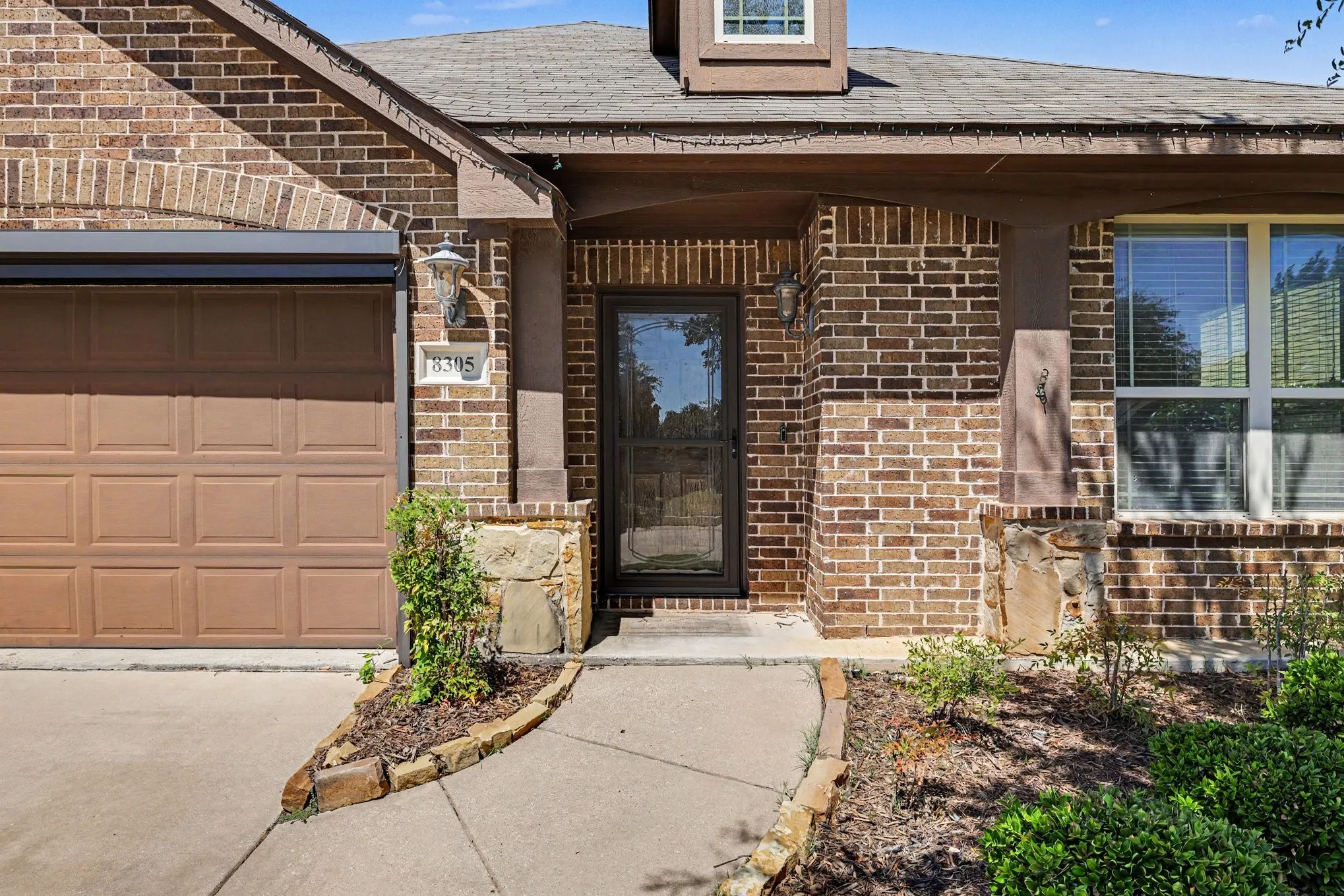 Single Family Residence For Sale in Denton County , 8305 Spitfire Trail, Aubrey, Texas 76227, 3 Bedroom, 2 Bathroom, 2 Garage spaces, 2,041 Sqft, built in 2014, mls#21344749, Real Estate Agent in Aubrey, Homes For Sale in Denton county, Homes For Sale in Aubrey, Realtor in Aubrey Texas, Real Estate Brokerage Independent Realty Texas, Luminita Cordes Realtor