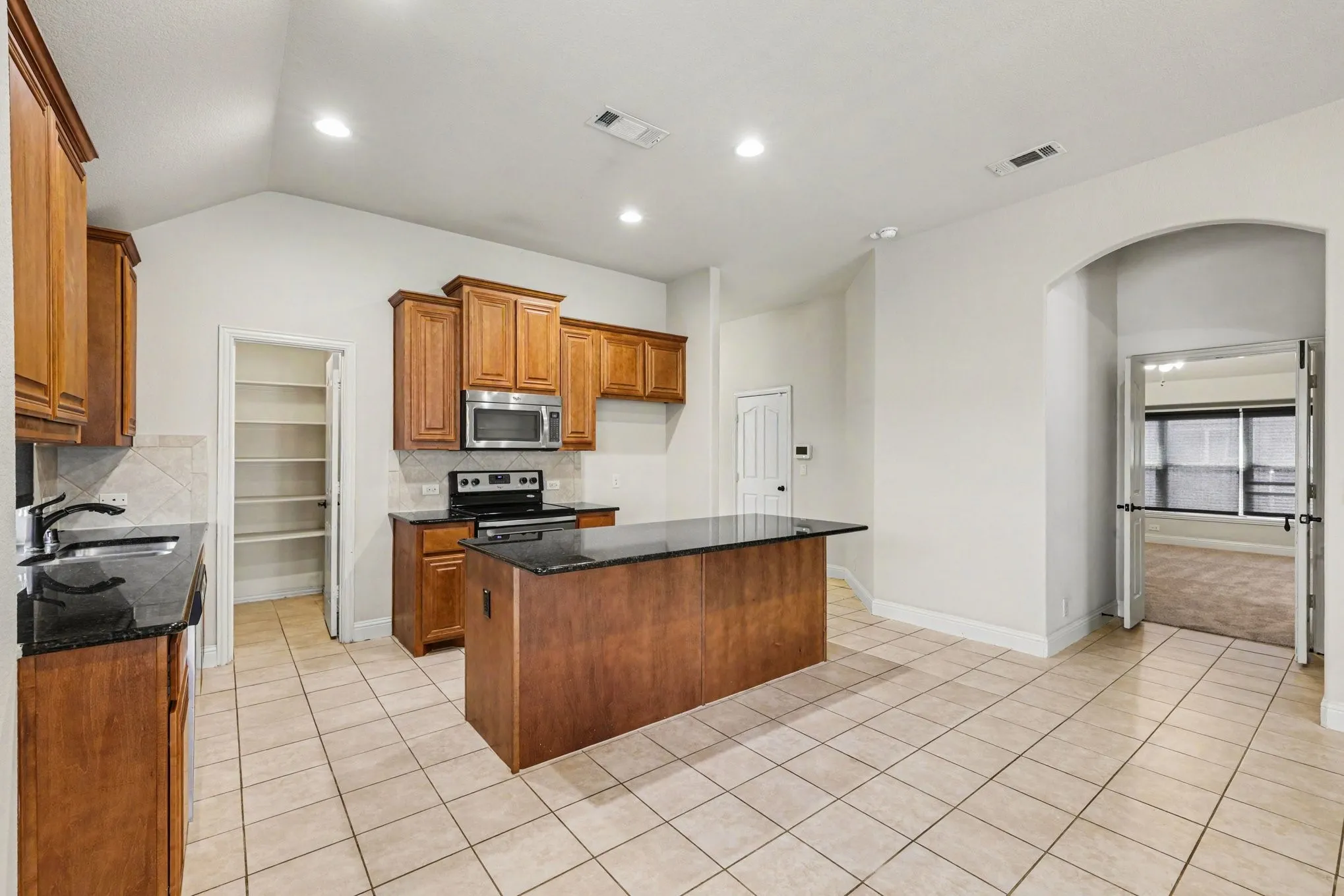 Single Family Residence For Sale in Denton County , 8305 Spitfire Trail, Aubrey, Texas 76227, 3 Bedroom, 2 Bathroom, 2 Garage spaces, 2,041 Sqft, built in 2014, mls#21344749, Real Estate Agent in Aubrey, Homes For Sale in Denton county, Homes For Sale in Aubrey, Realtor in Aubrey Texas, Real Estate Brokerage Independent Realty Texas, Luminita Cordes Realtor